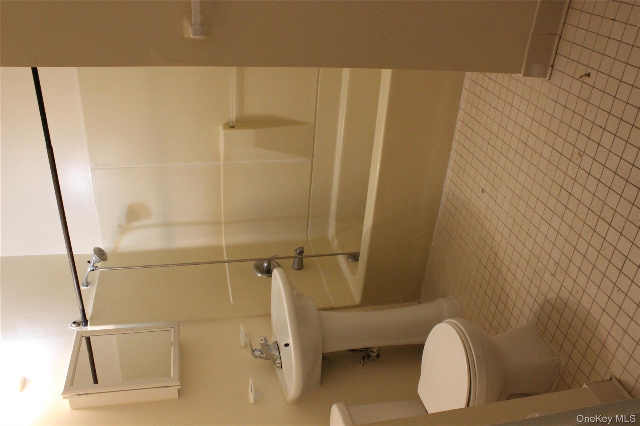 #4 photo, 1468 Minford Place, Bronx , NY 10460