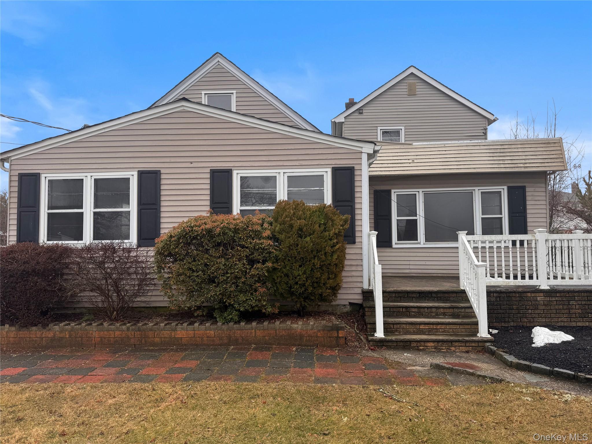 #1 photo, 93 Vermont Avenue, Саффолк ‖ West Babylon , NY 11704