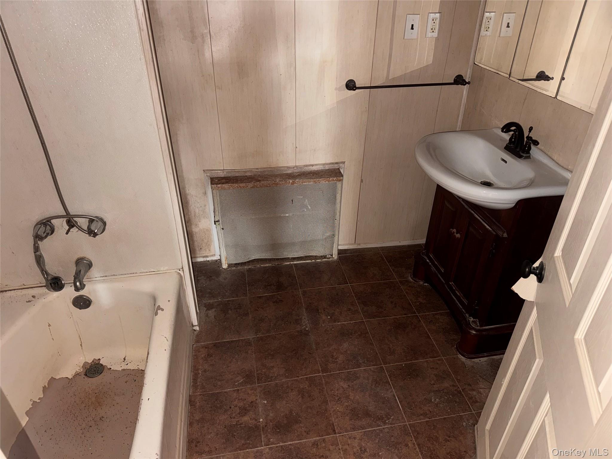 #14 photo, 93 Vermont Avenue, Саффолк ‖ West Babylon , NY 11704