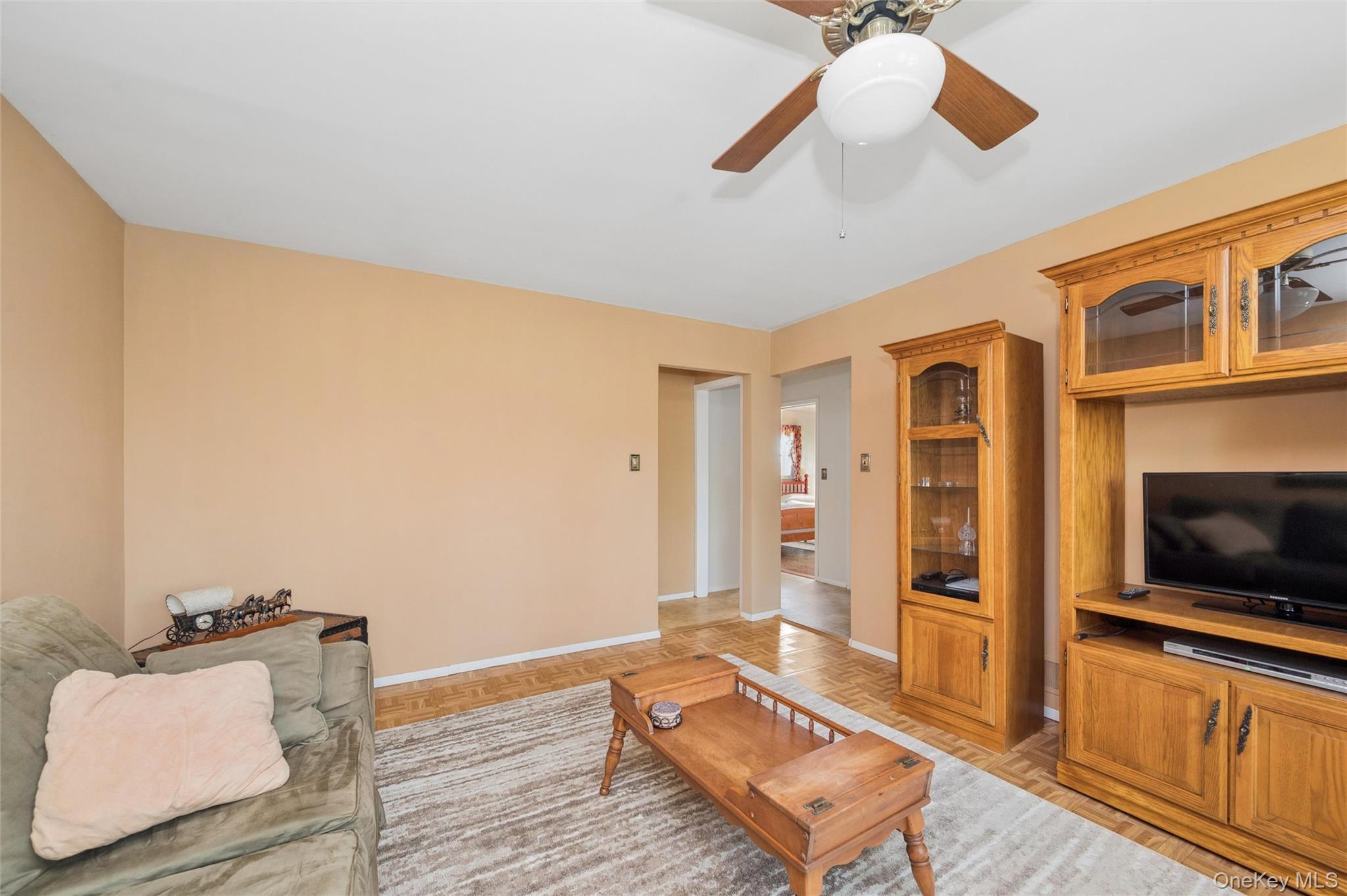 #13 photo, 310 S 16th Street, Саффолк ‖ Lindenhurst , NY 11757