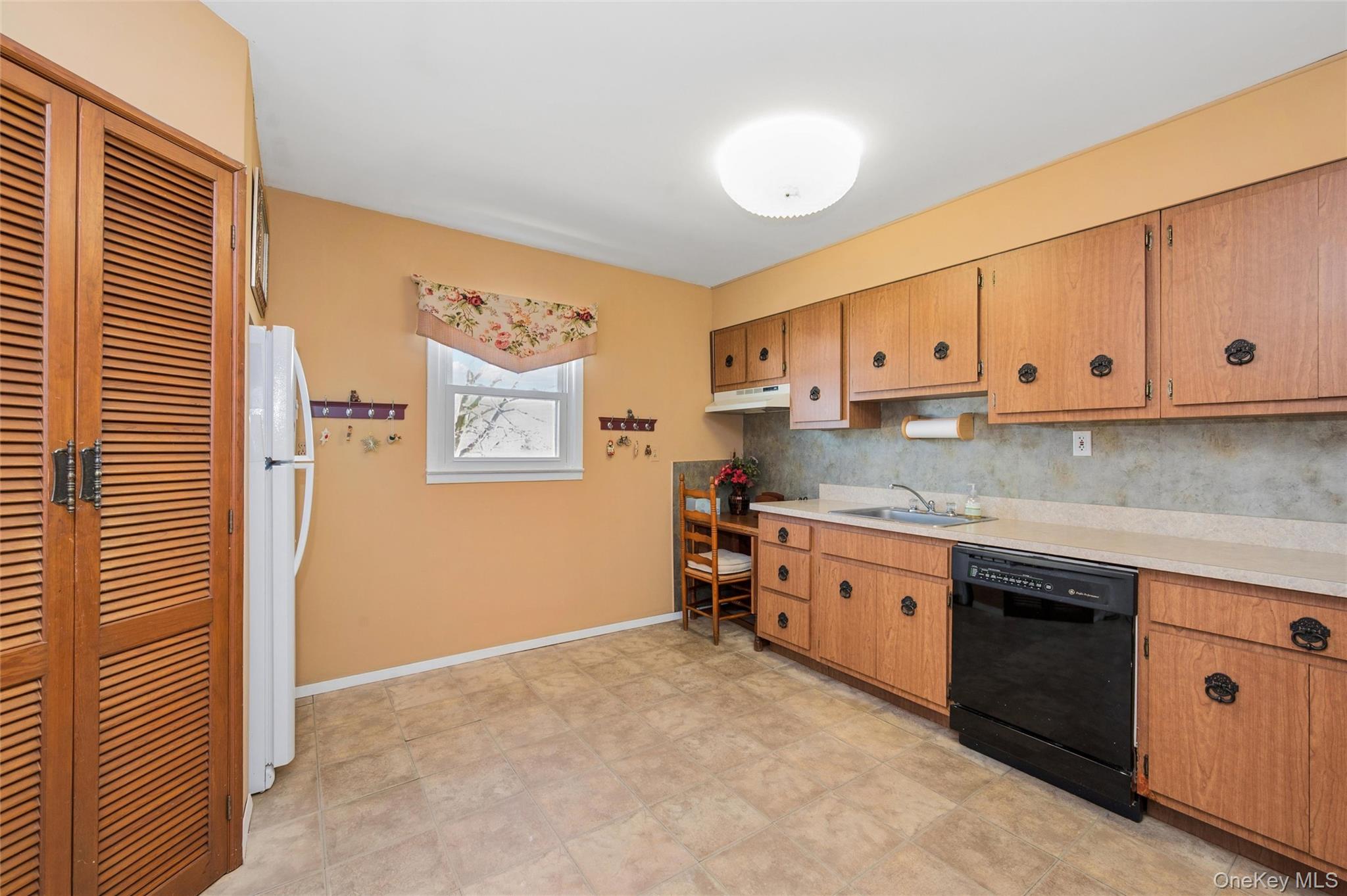 #14 photo, 310 S 16th Street, Саффолк ‖ Lindenhurst , NY 11757