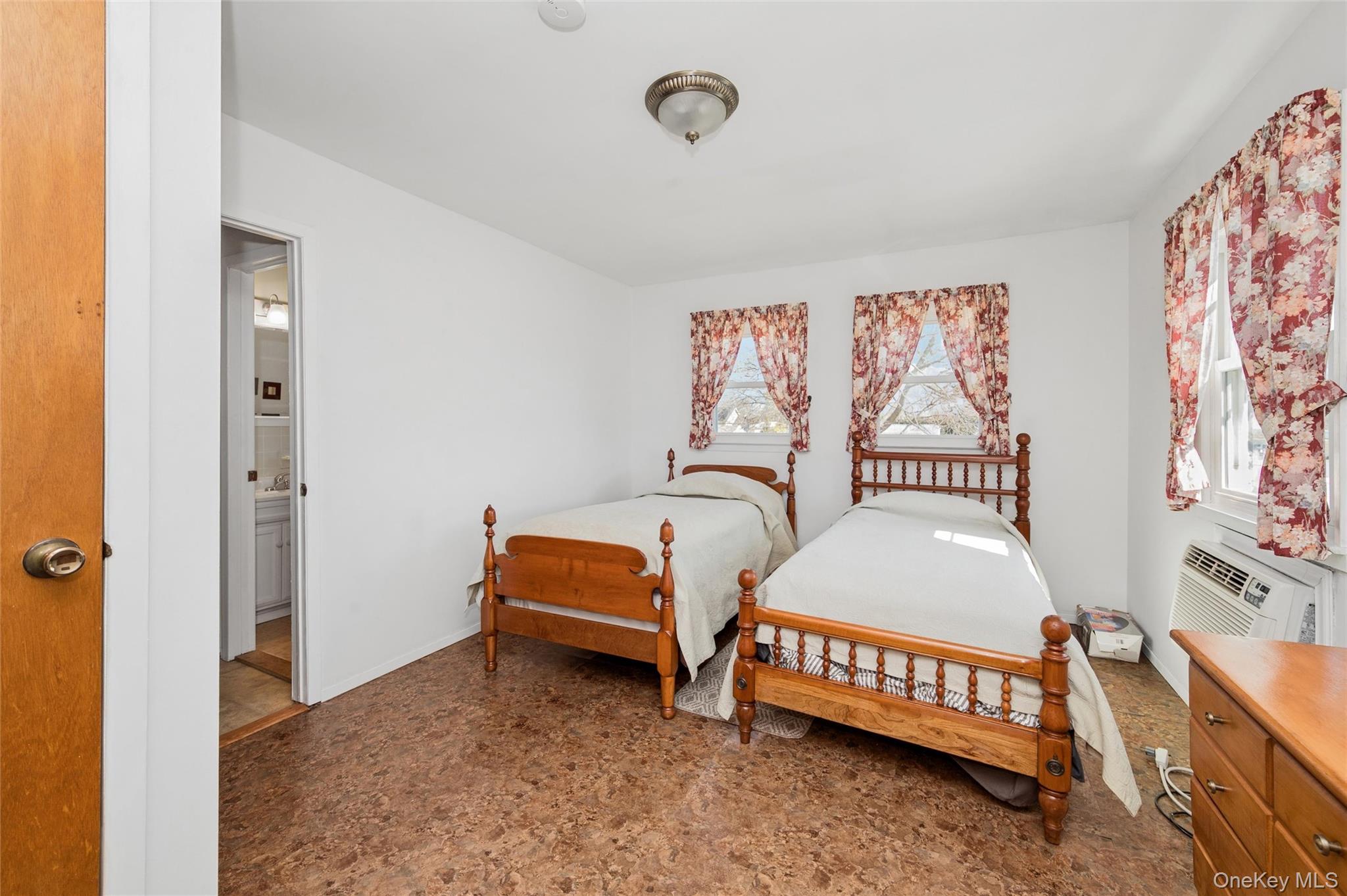 #17 photo, 310 S 16th Street, Саффолк ‖ Lindenhurst , NY 11757