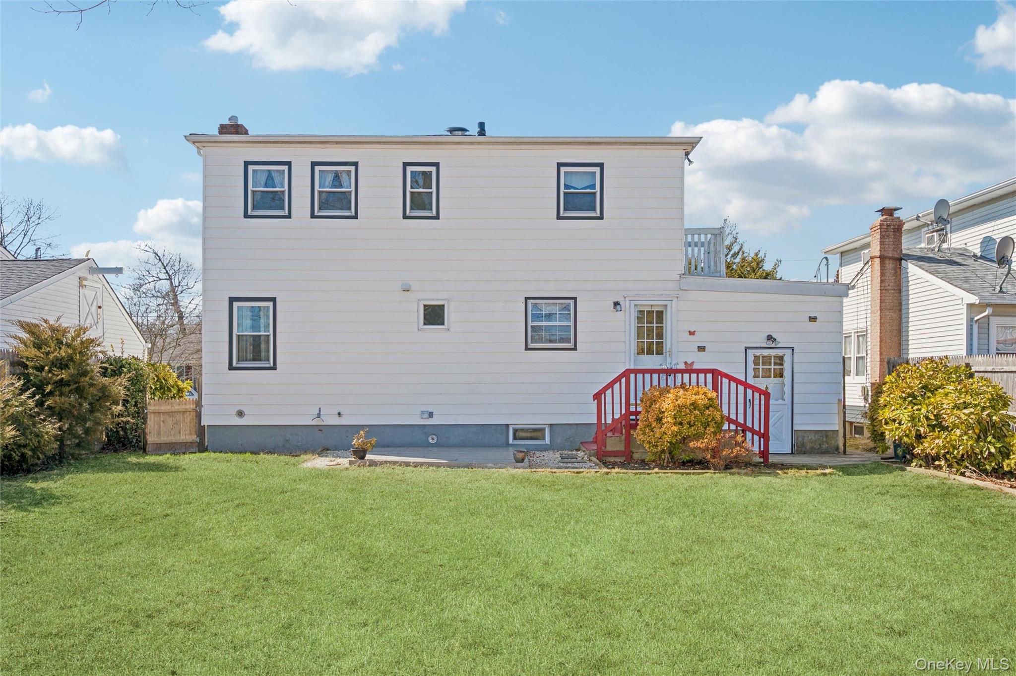 #19 photo, 310 S 16th Street, Саффолк ‖ Lindenhurst , NY 11757