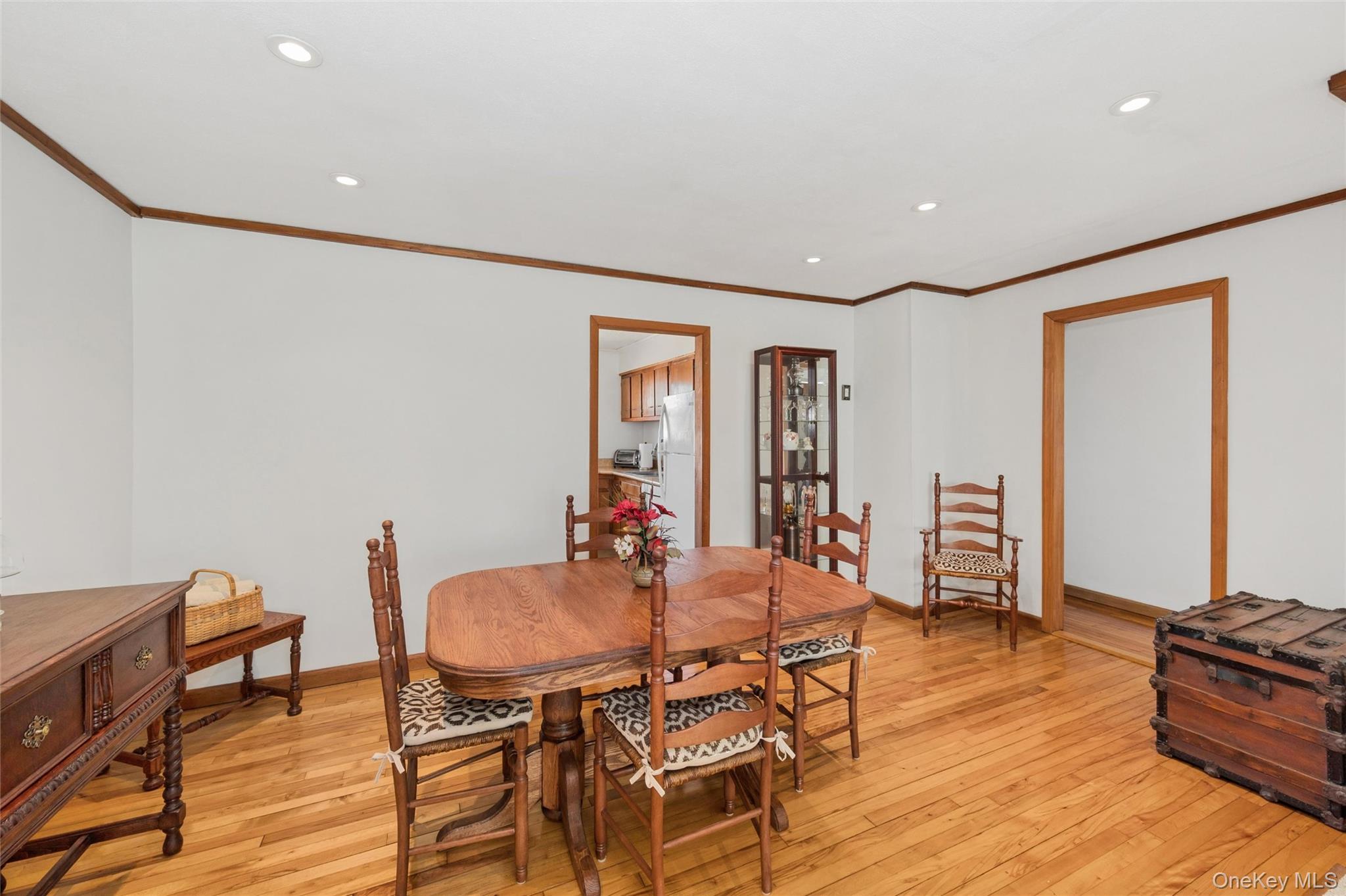 #4 photo, 310 S 16th Street, Саффолк ‖ Lindenhurst , NY 11757