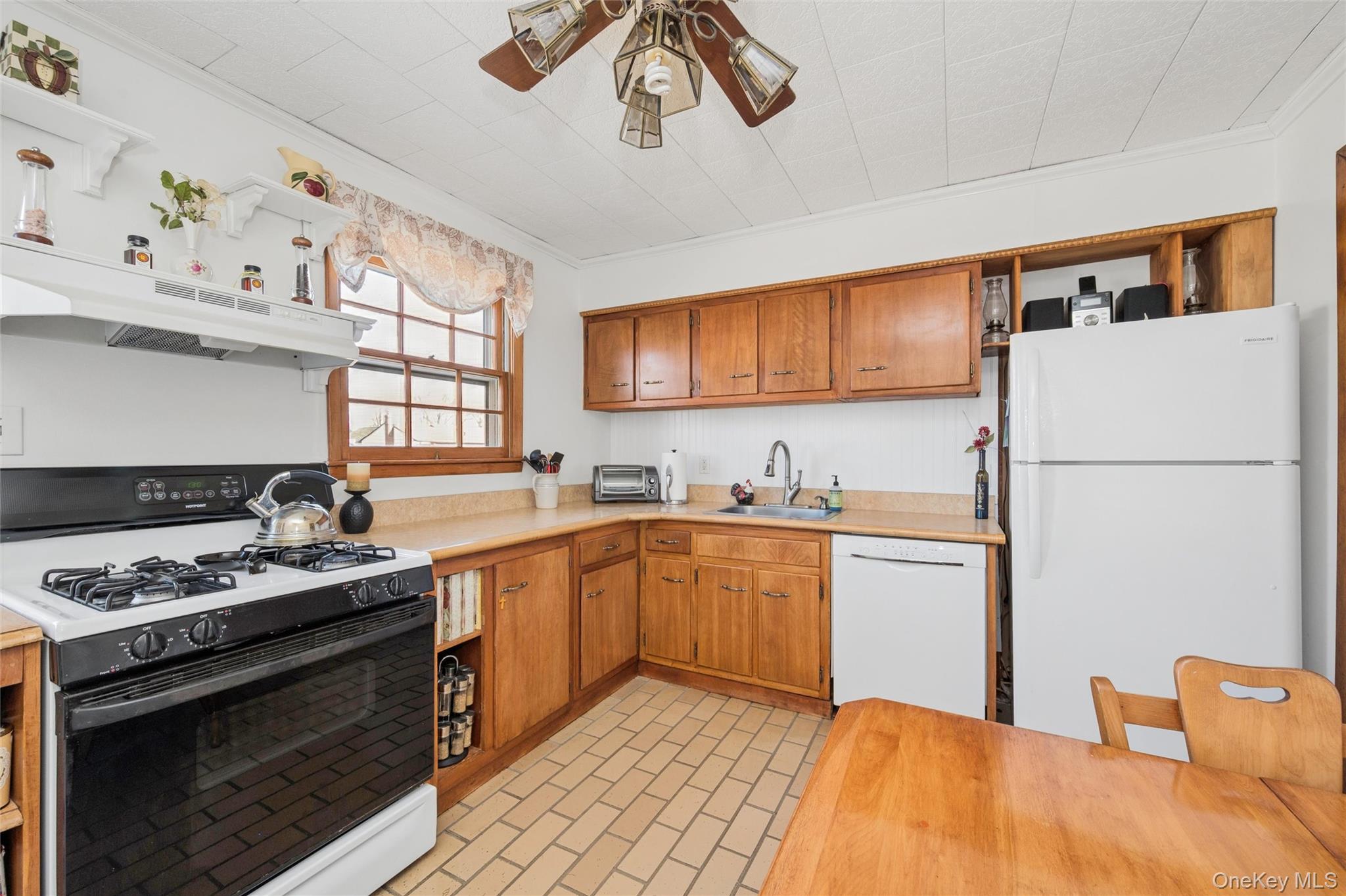 #6 photo, 310 S 16th Street, Саффолк ‖ Lindenhurst , NY 11757