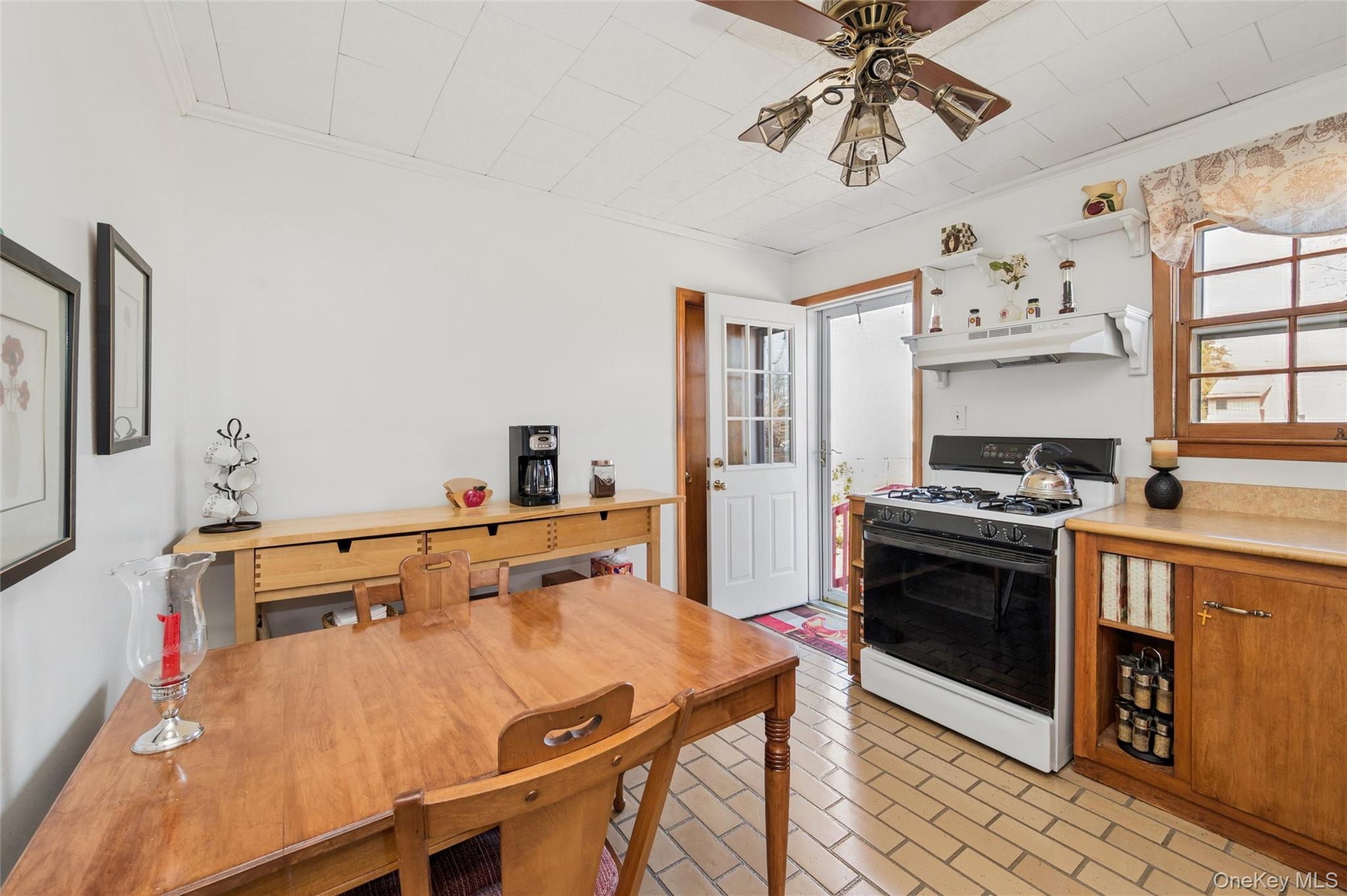 #7 photo, 310 S 16th Street, Саффолк ‖ Lindenhurst , NY 11757