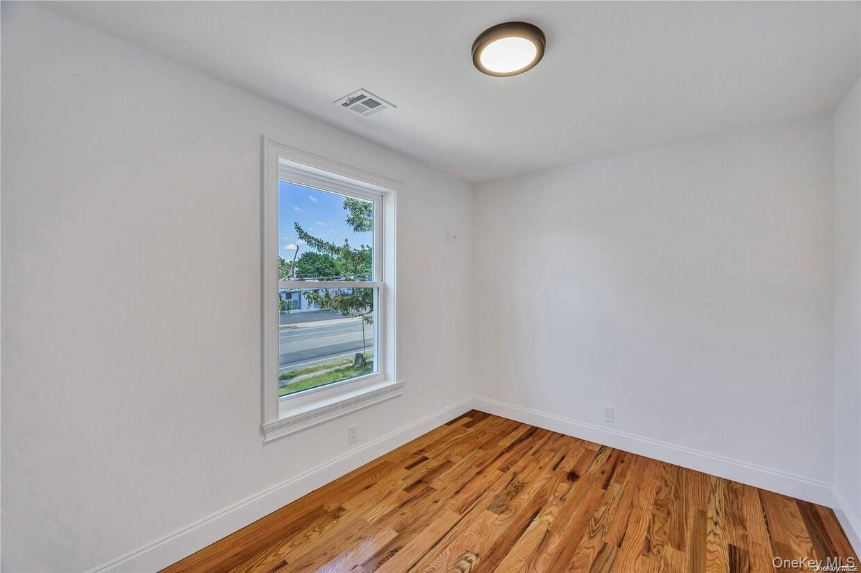 #17 photo, 177 Waverly Avenue, Patchogue , NY 11772