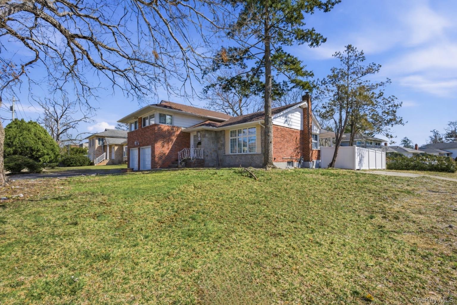 #2 photo, 1374 Prospect Avenue, 롱 아일랜드 East Meadow , NY 11554