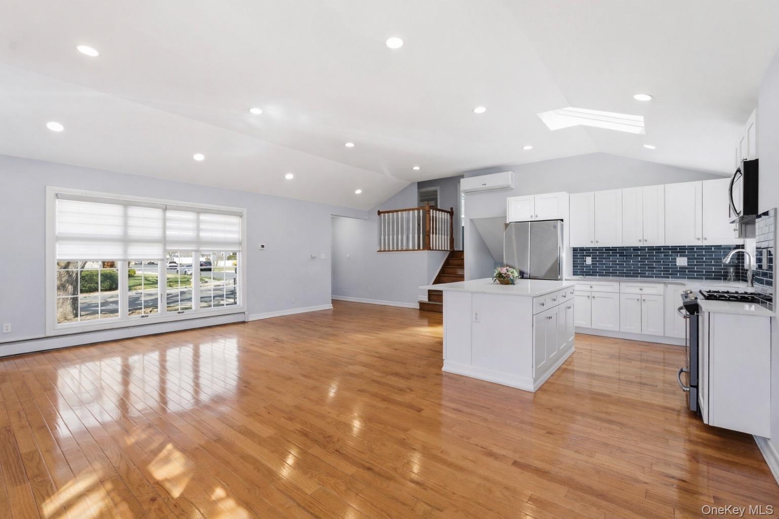 #3 photo, 1374 Prospect Avenue, 롱 아일랜드 East Meadow , NY 11554