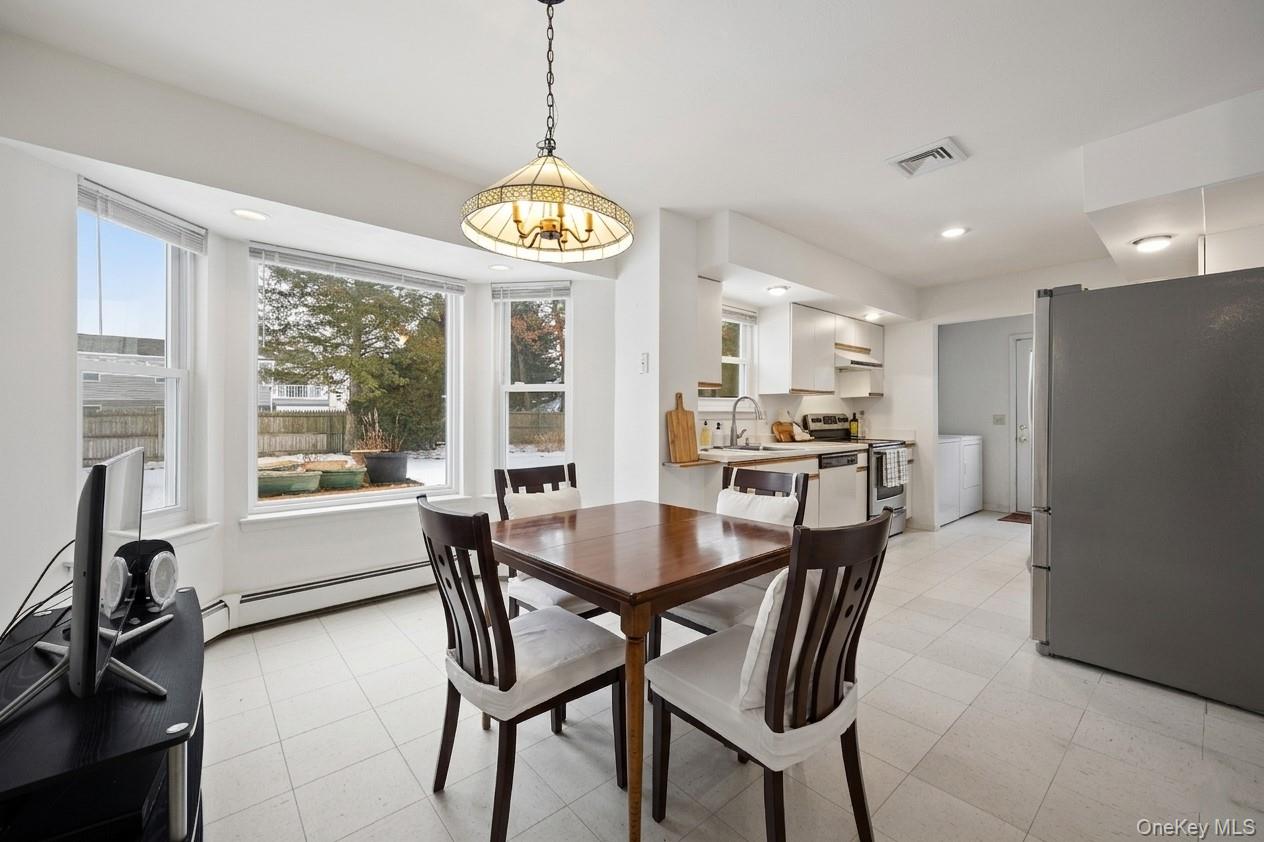 #10 photo, 21 Apple Blossom Lane, מחוז סאפוק East Patchogue , NY 11772