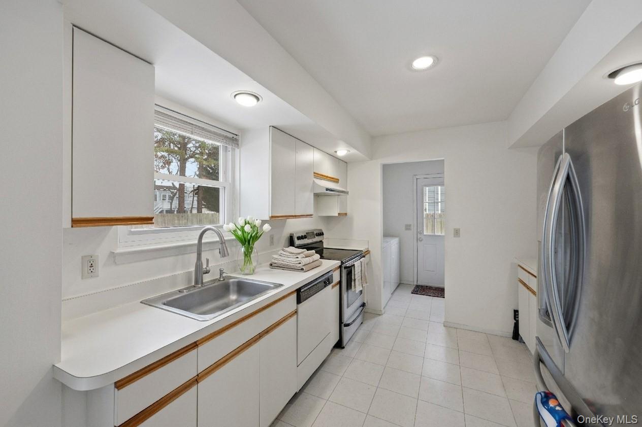 #11 photo, 21 Apple Blossom Lane, מחוז סאפוק East Patchogue , NY 11772