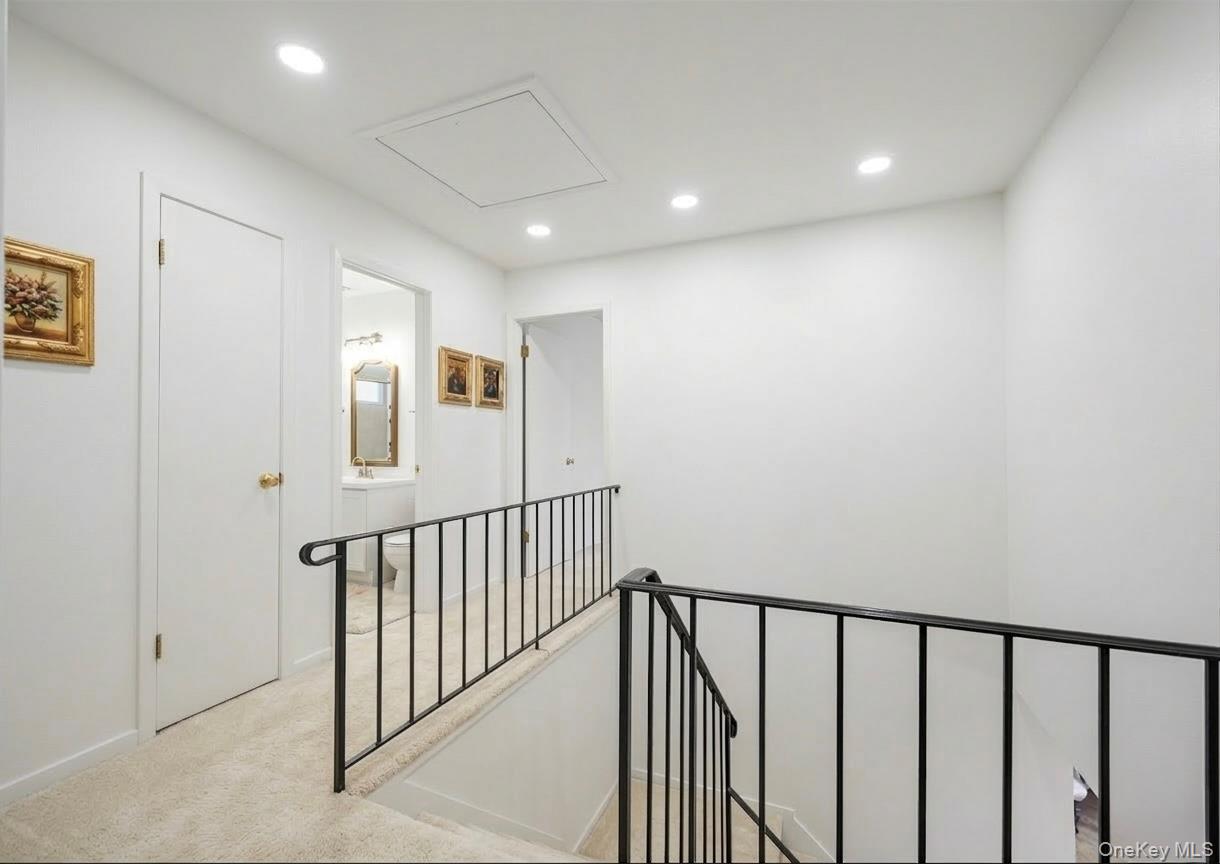 #15 photo, 21 Apple Blossom Lane, מחוז סאפוק East Patchogue , NY 11772