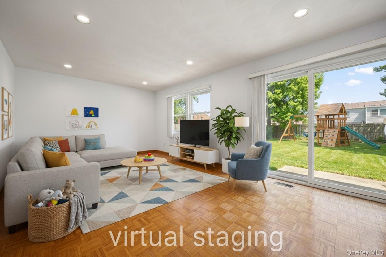 #9 photo, 21 Apple Blossom Lane, מחוז סאפוק East Patchogue , NY 11772