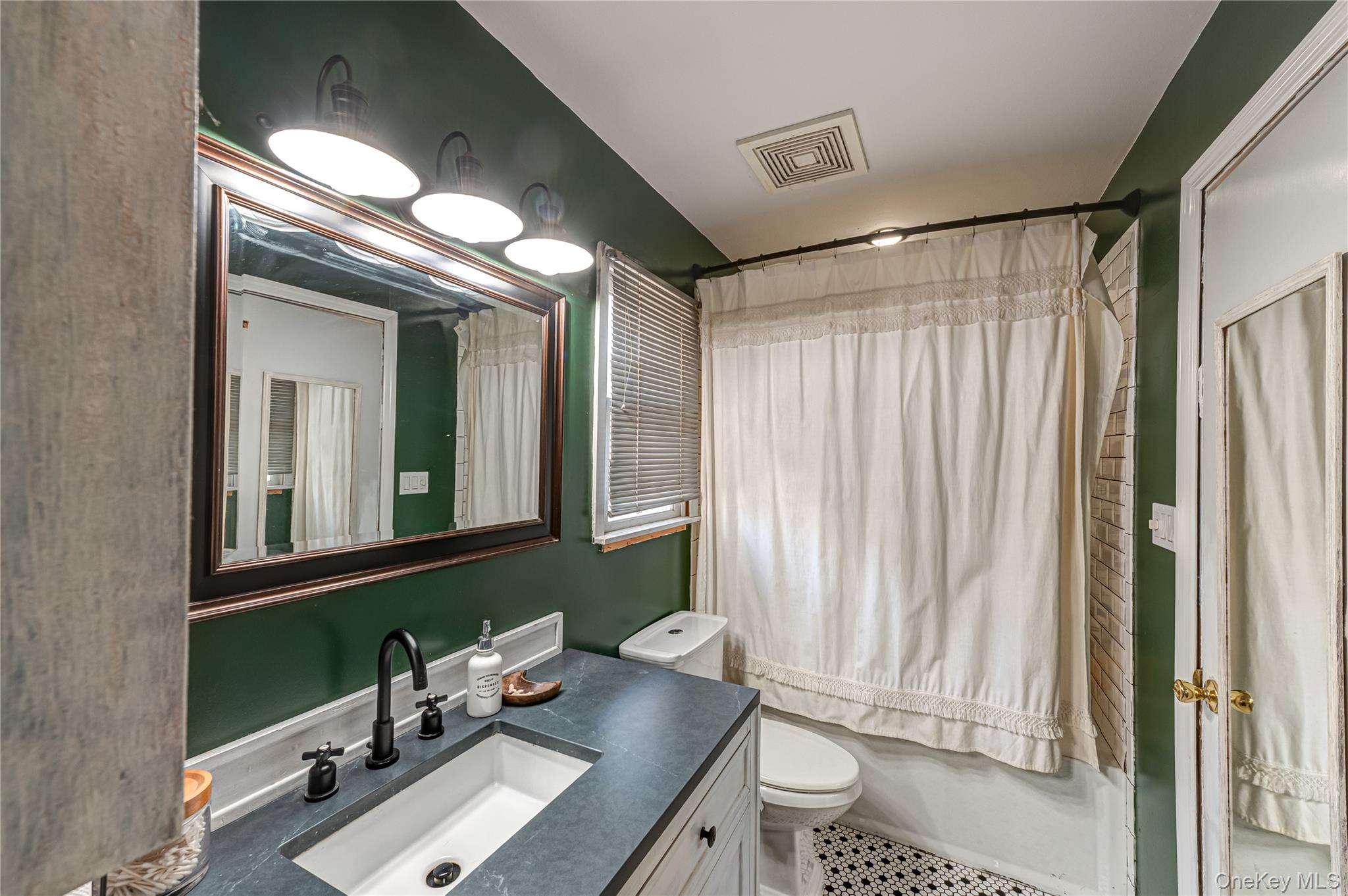 #14 photo, 9 Leeds Street, 東長島 亨廷顿 South Huntington , NY 11746