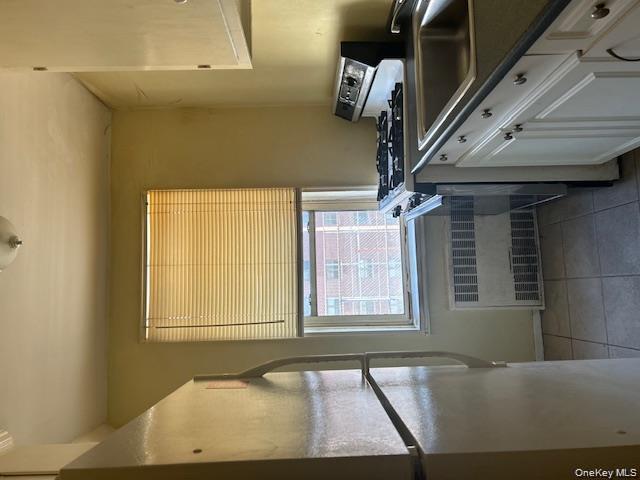 #3 photo, 8385 116th Street, קווינס Richmond Hill , NY 11418