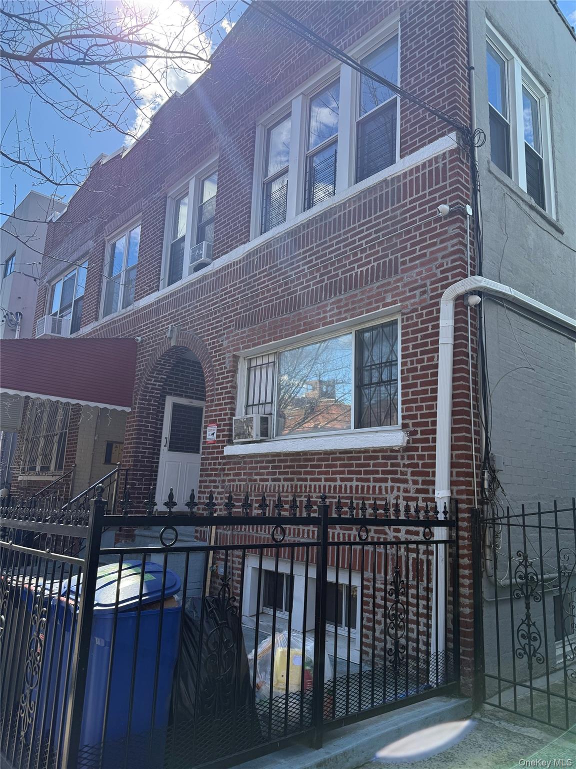 #4 photo, 1049 Ward Avenue, Bronx , NY 10472