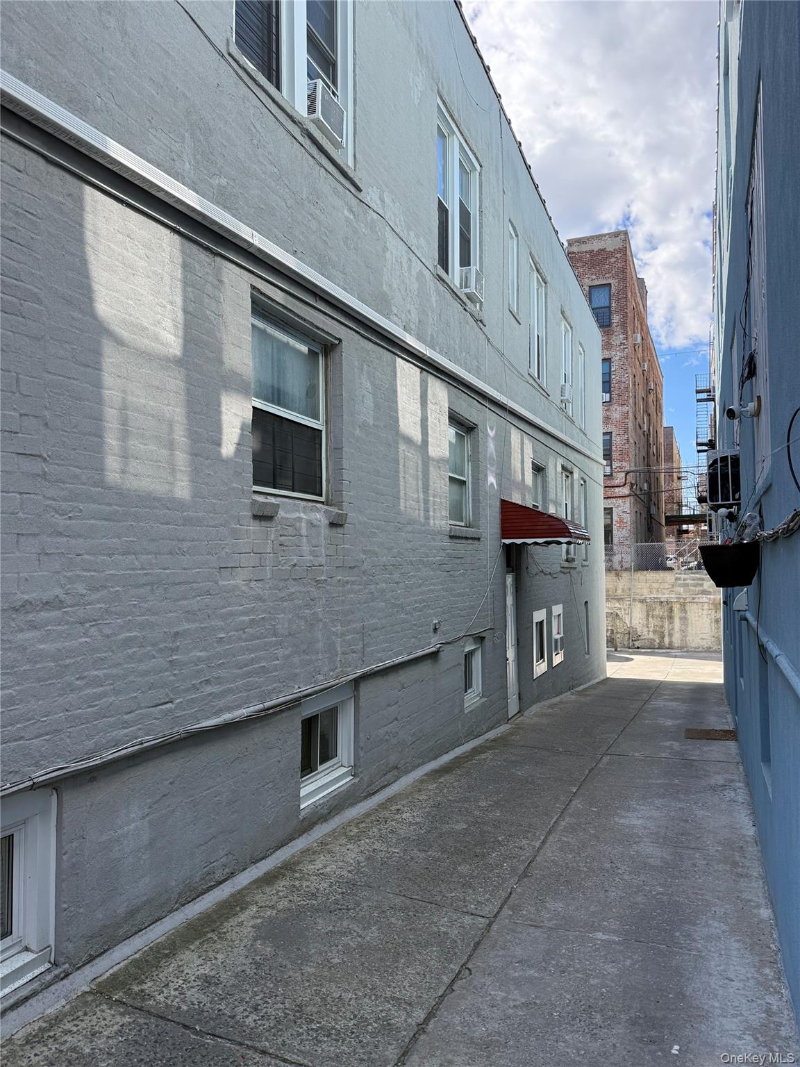 #5 photo, 1049 Ward Avenue, Bronx , NY 10472