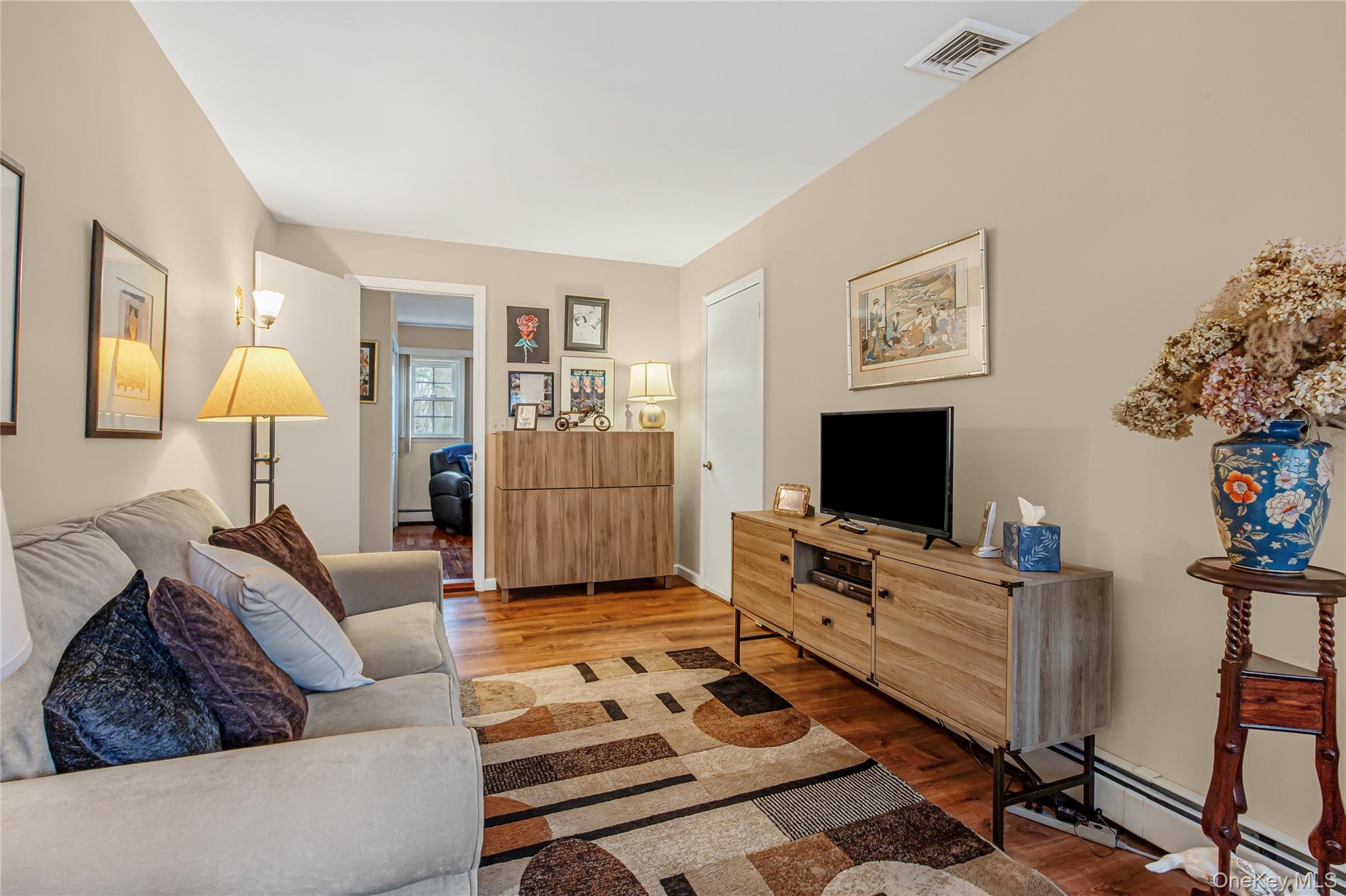 #19 photo, 35 High Hills Lane, Huntington Station , NY 11746