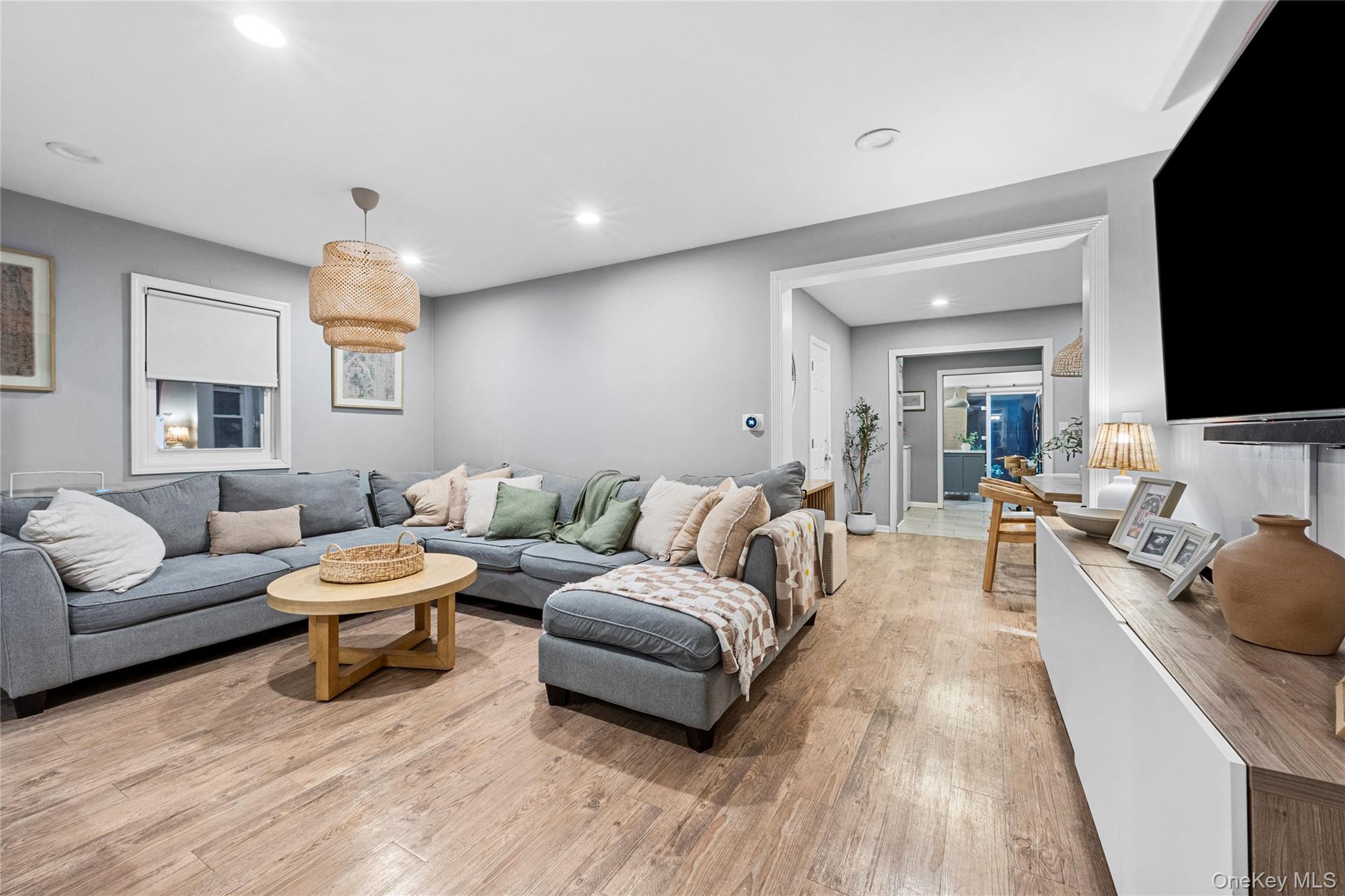 #13 photo, 251 Forest Avenue, 롱 아일랜드 Lynbrook , NY 11563