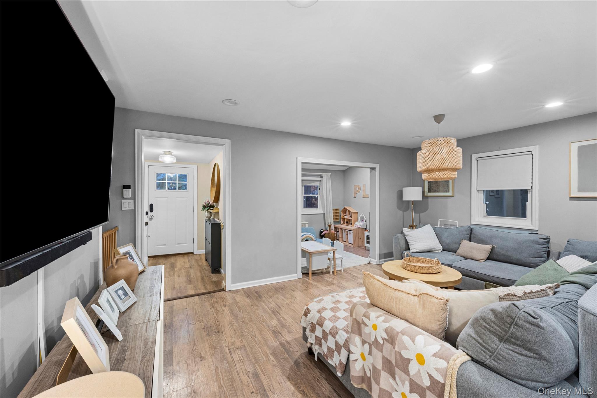 #14 photo, 251 Forest Avenue, 롱 아일랜드 Lynbrook , NY 11563