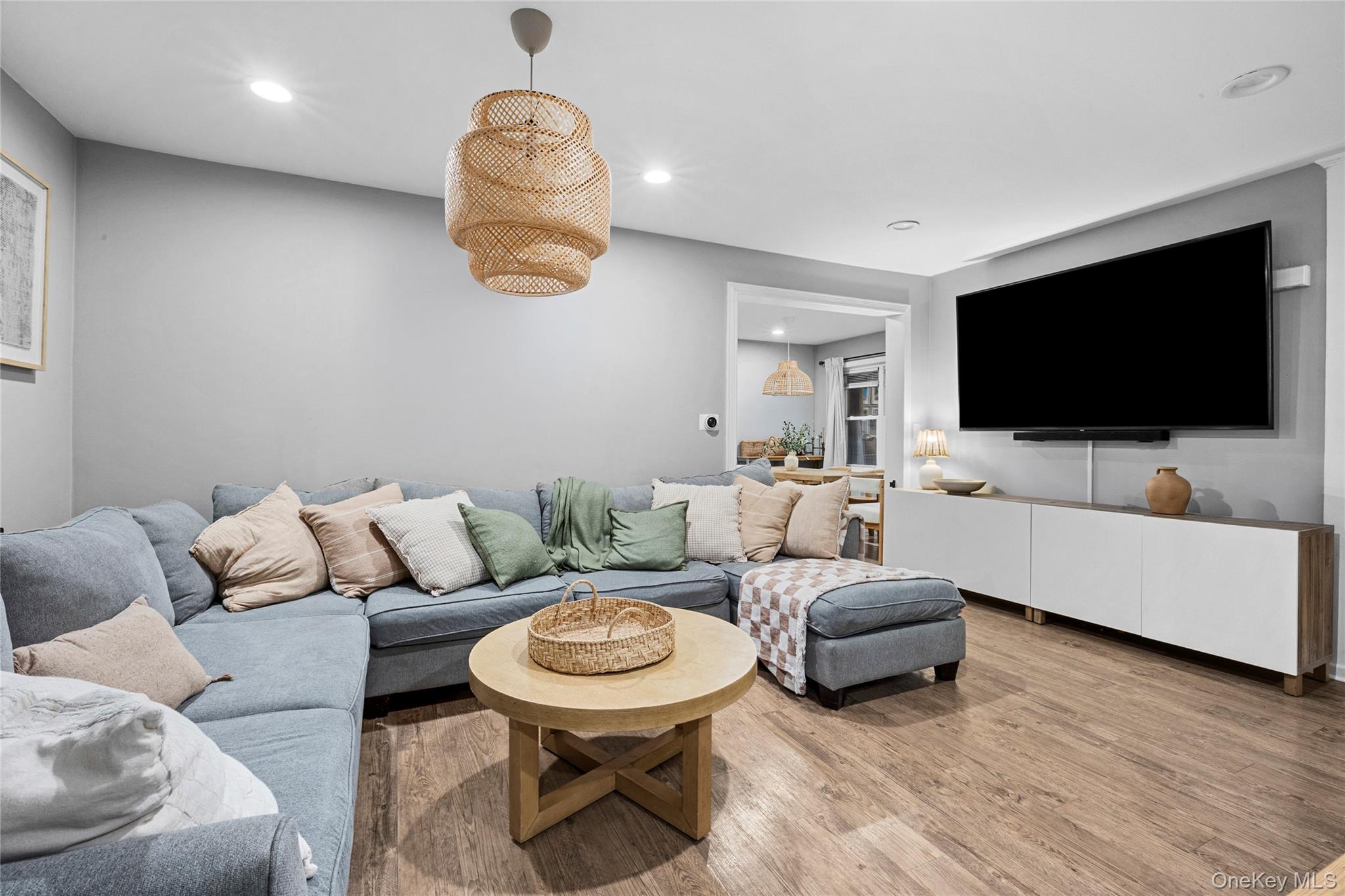 #15 photo, 251 Forest Avenue, 롱 아일랜드 Lynbrook , NY 11563