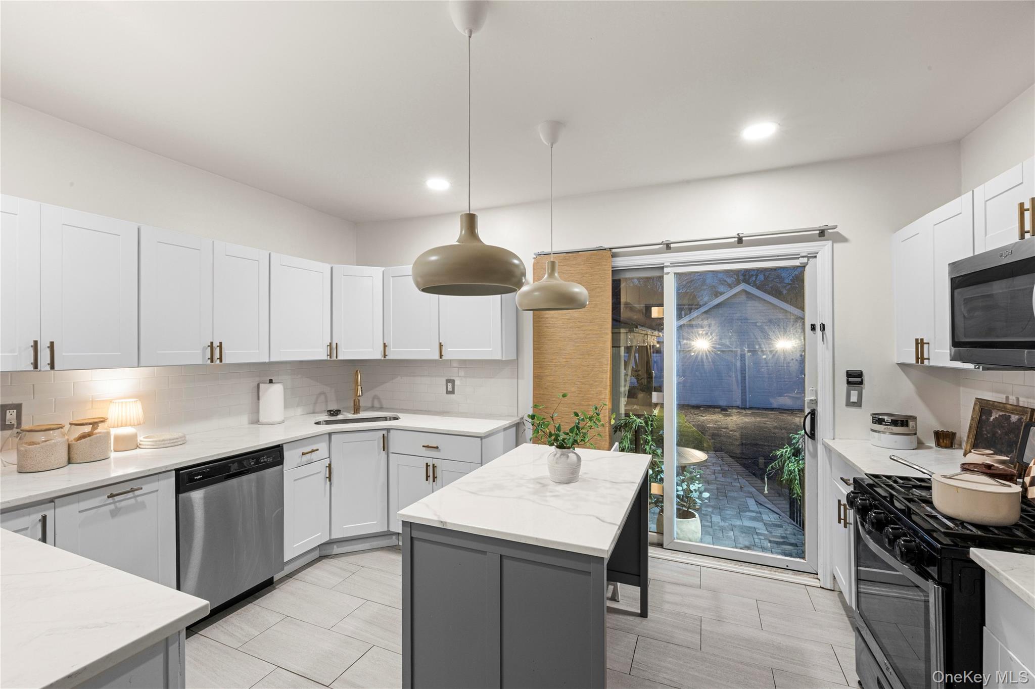 #17 photo, 251 Forest Avenue, 롱 아일랜드 Lynbrook , NY 11563