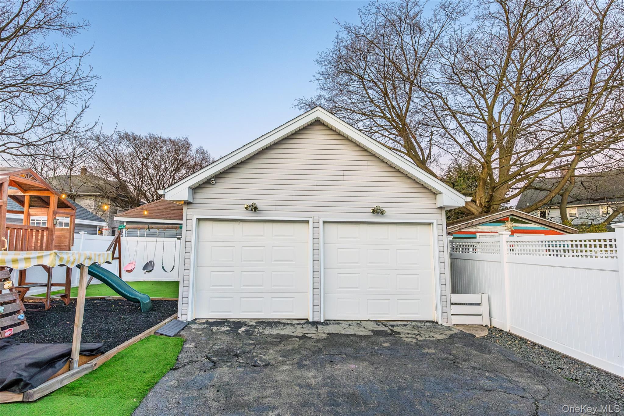 #9 photo, 251 Forest Avenue, 롱 아일랜드 Lynbrook , NY 11563