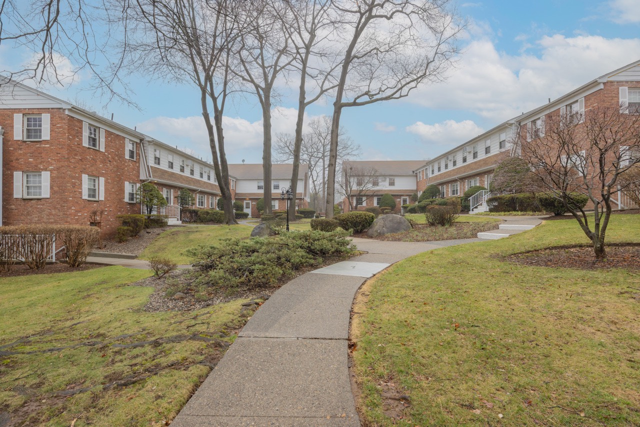 #16 photo, 54 Parkside Drive, Suffern , NY 10901