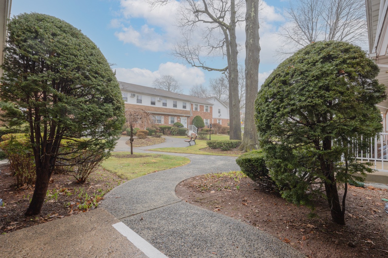 #17 photo, 54 Parkside Drive, Suffern , NY 10901