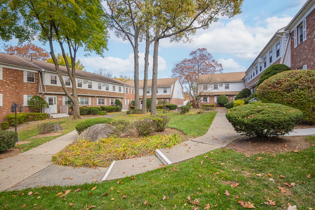 #2 photo, 54 Parkside Drive, Suffern , NY 10901