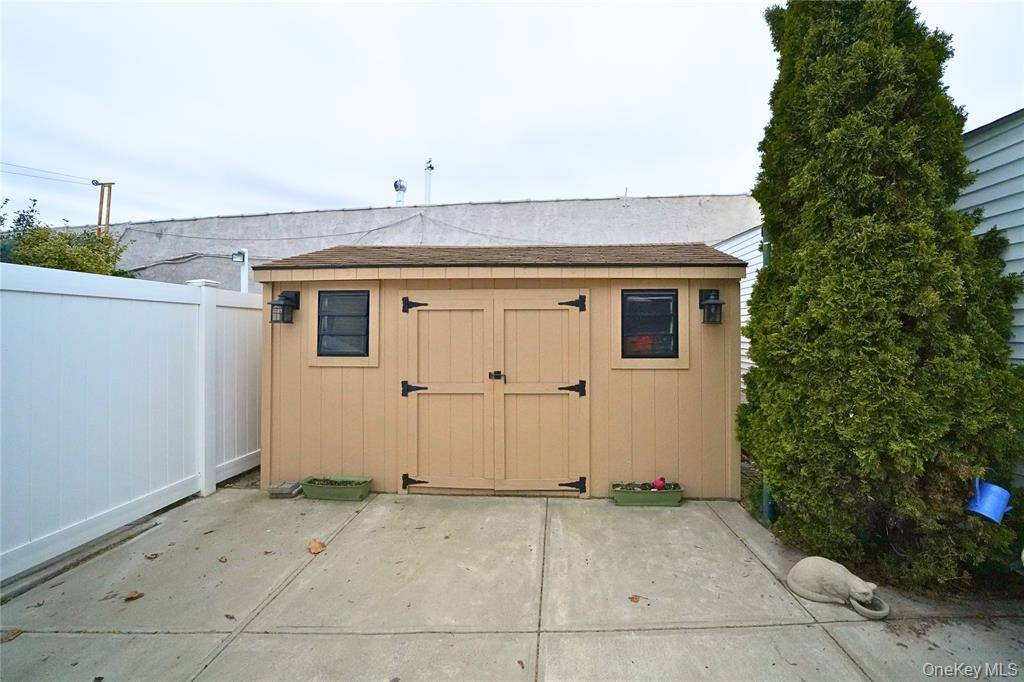 #14 photo, 6204 62nd Road, Куинс ‖ Middle Village , NY 11379