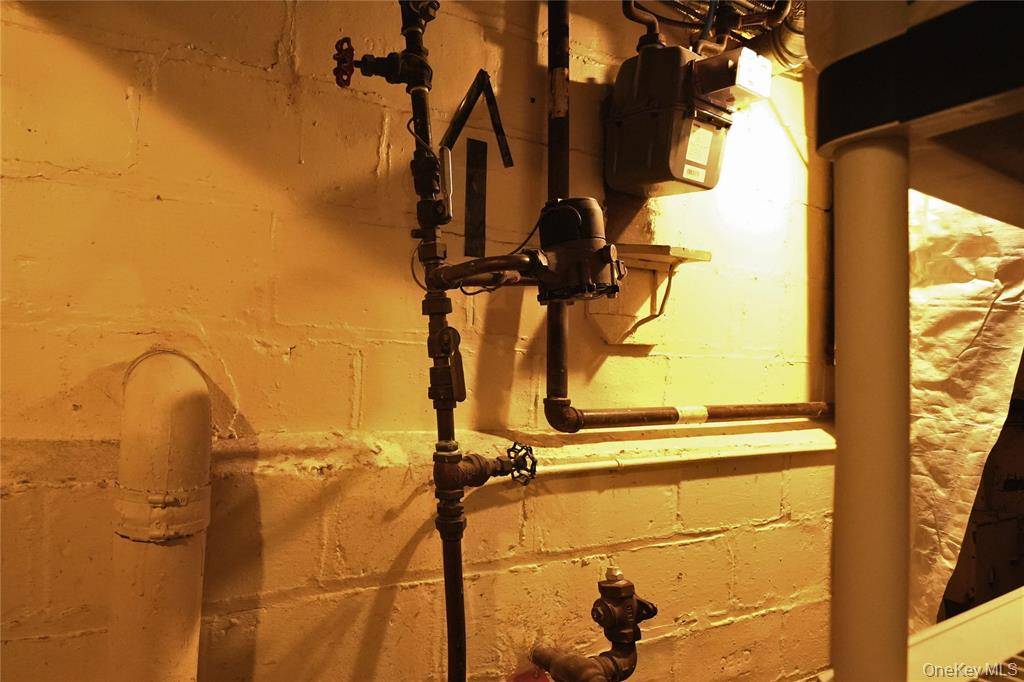 #18 photo, 6204 62nd Road, Куинс ‖ Middle Village , NY 11379