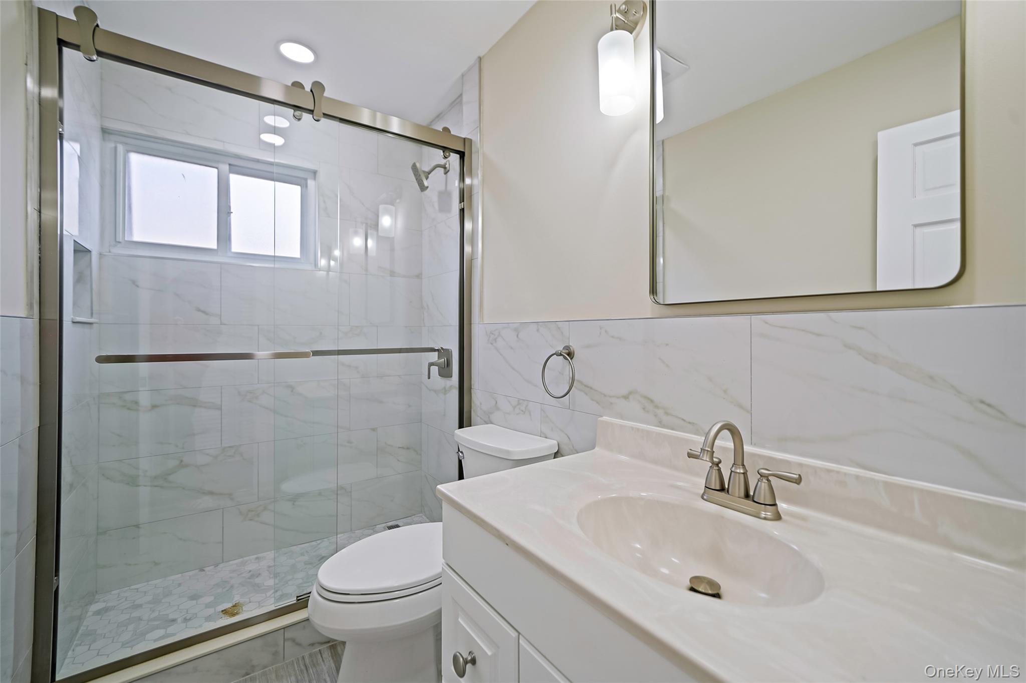 #10 photo, 8 Elwood Road, सफ़ोक काउंटी Centereach , NY 11720