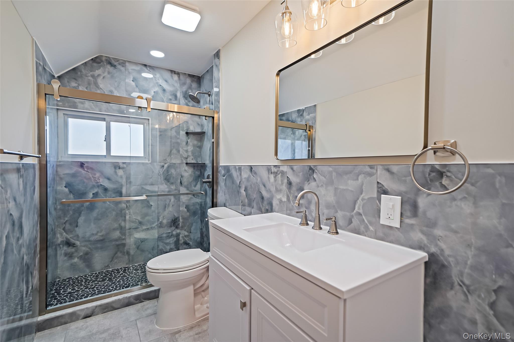 #13 photo, 8 Elwood Road, सफ़ोक काउंटी Centereach , NY 11720