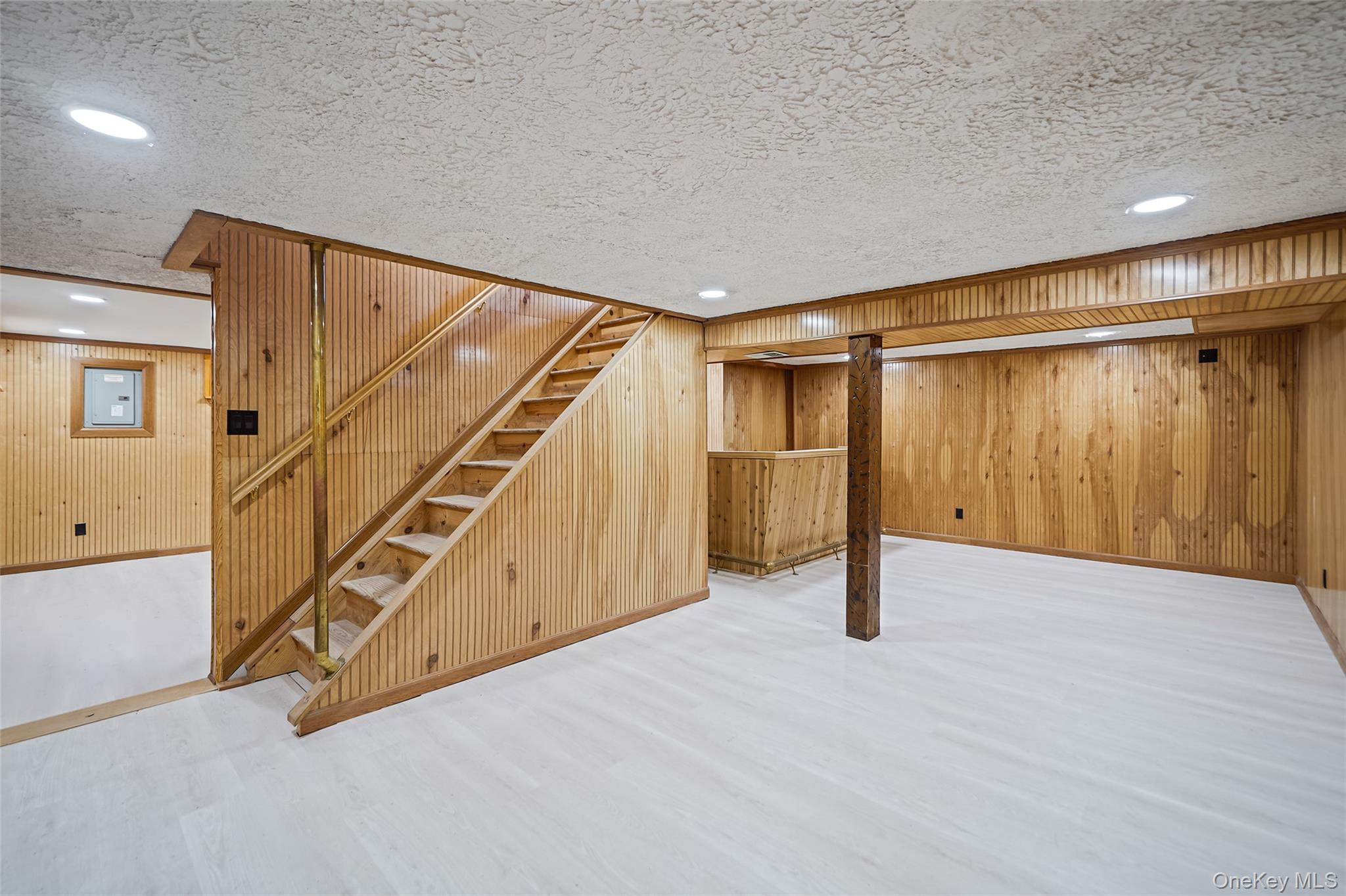 #14 photo, 8 Elwood Road, सफ़ोक काउंटी Centereach , NY 11720