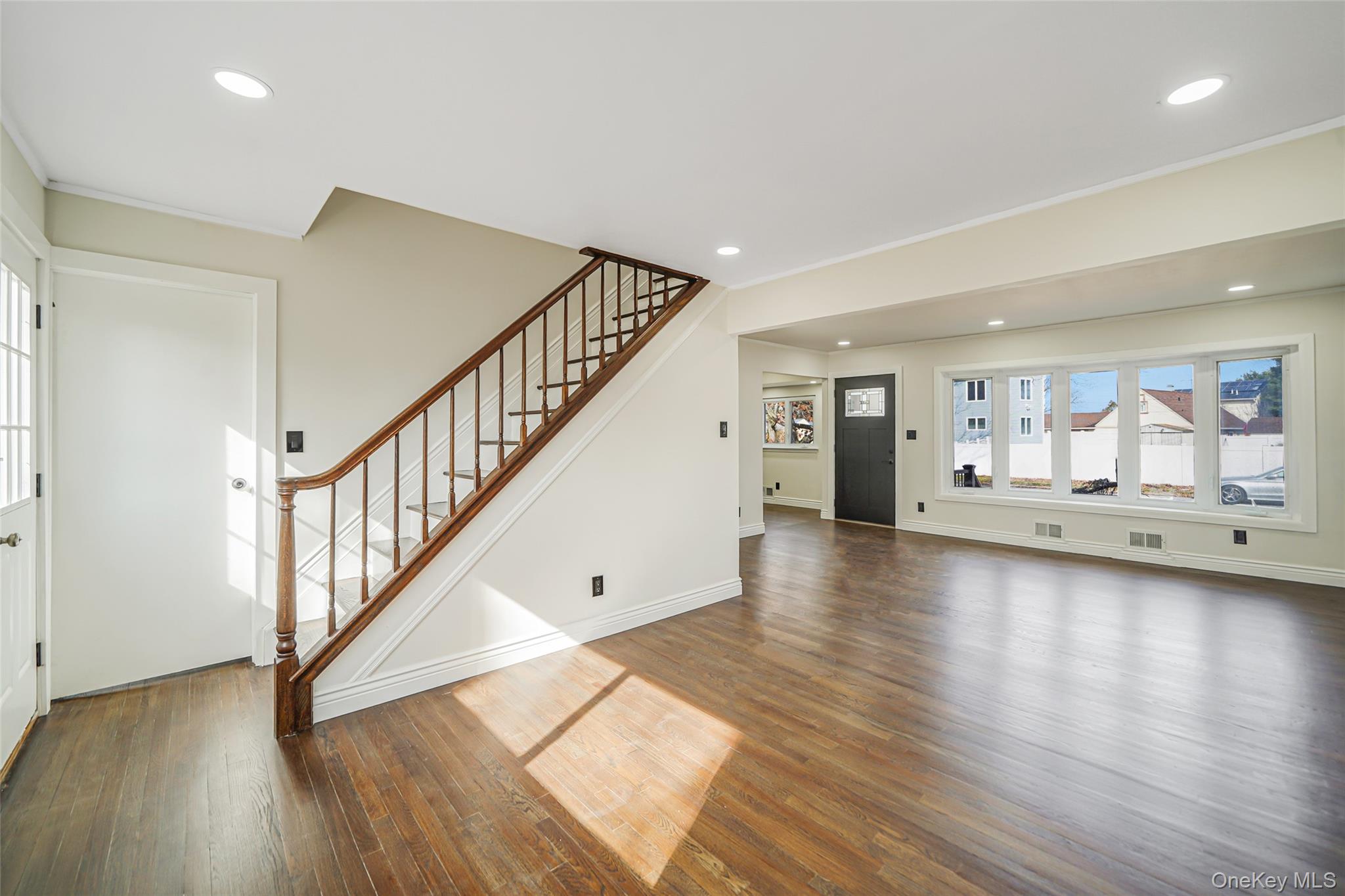 #8 photo, 8 Elwood Road, सफ़ोक काउंटी Centereach , NY 11720