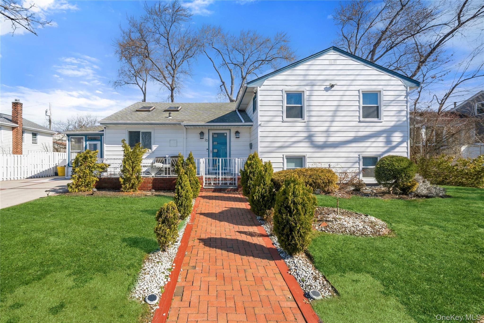 #1 photo, 70 Forest Road, ناسو Valley Stream , NY 11581