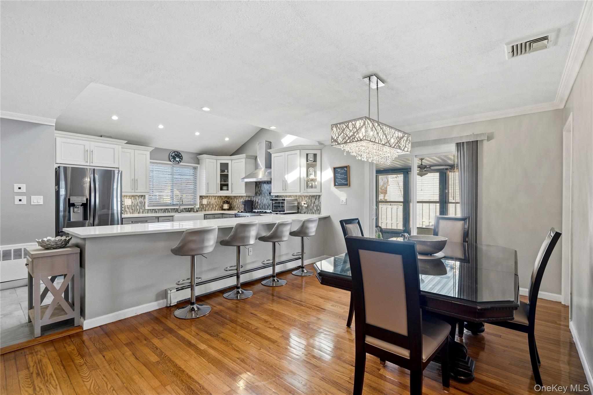 #12 photo, 70 Forest Road, ناسو Valley Stream , NY 11581