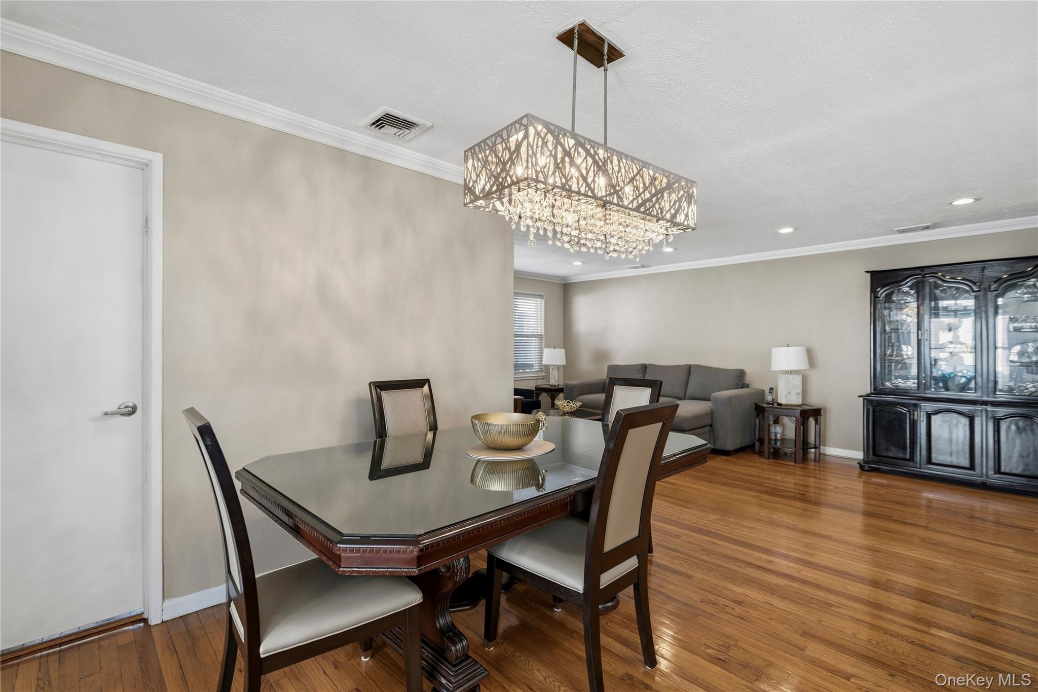 #14 photo, 70 Forest Road, ناسو Valley Stream , NY 11581