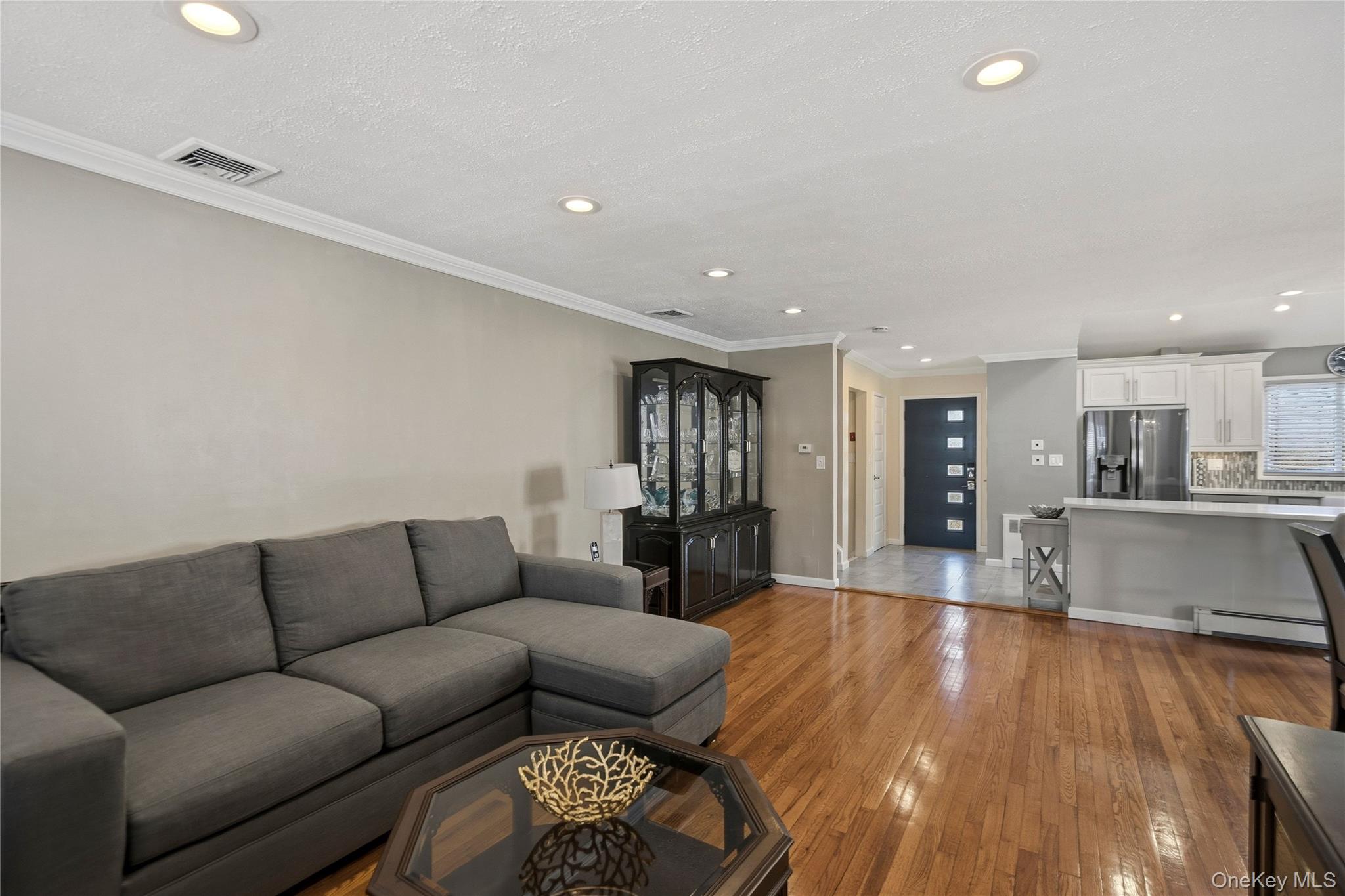 #16 photo, 70 Forest Road, ناسو Valley Stream , NY 11581