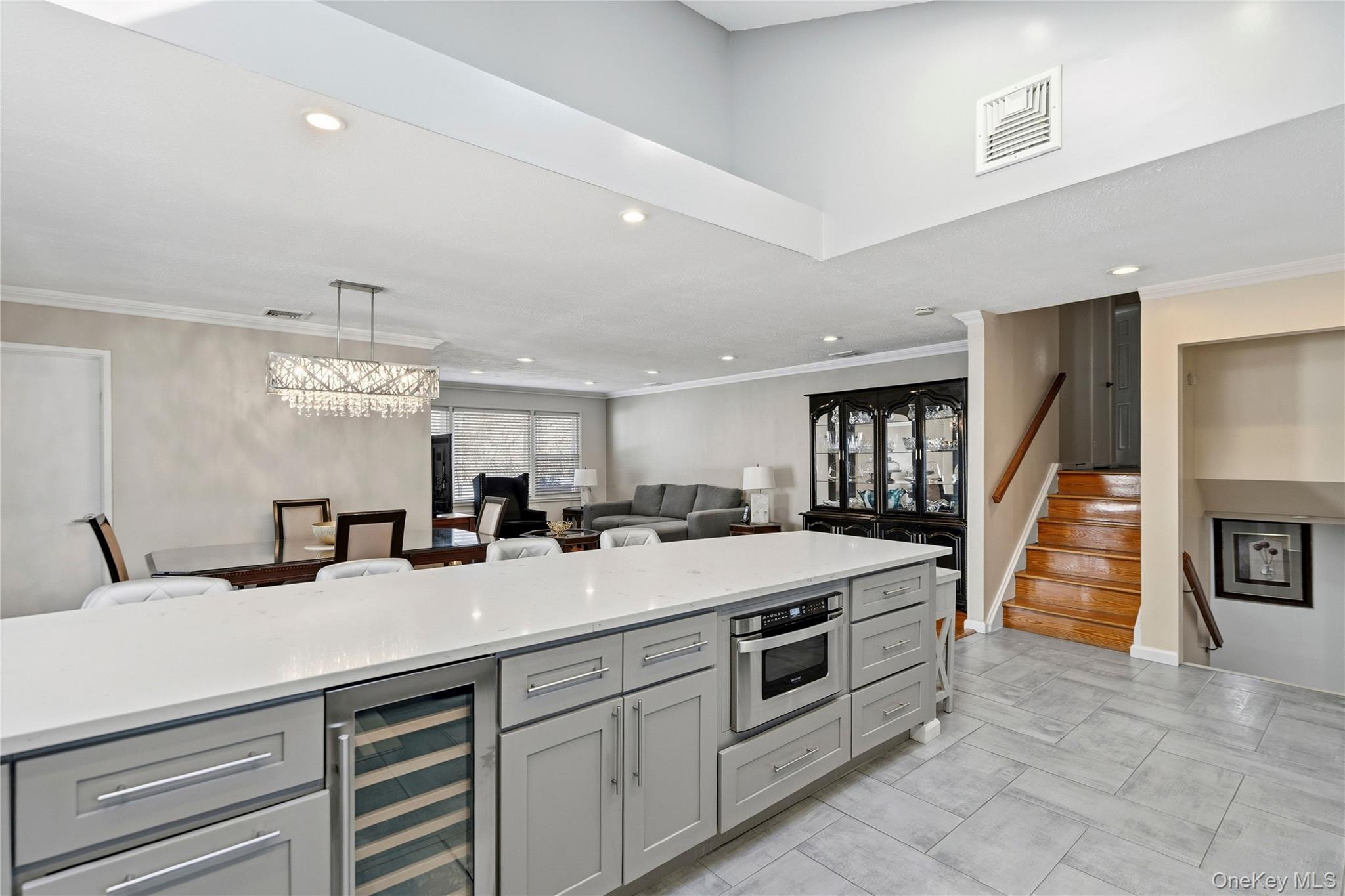 #9 photo, 70 Forest Road, ناسو Valley Stream , NY 11581