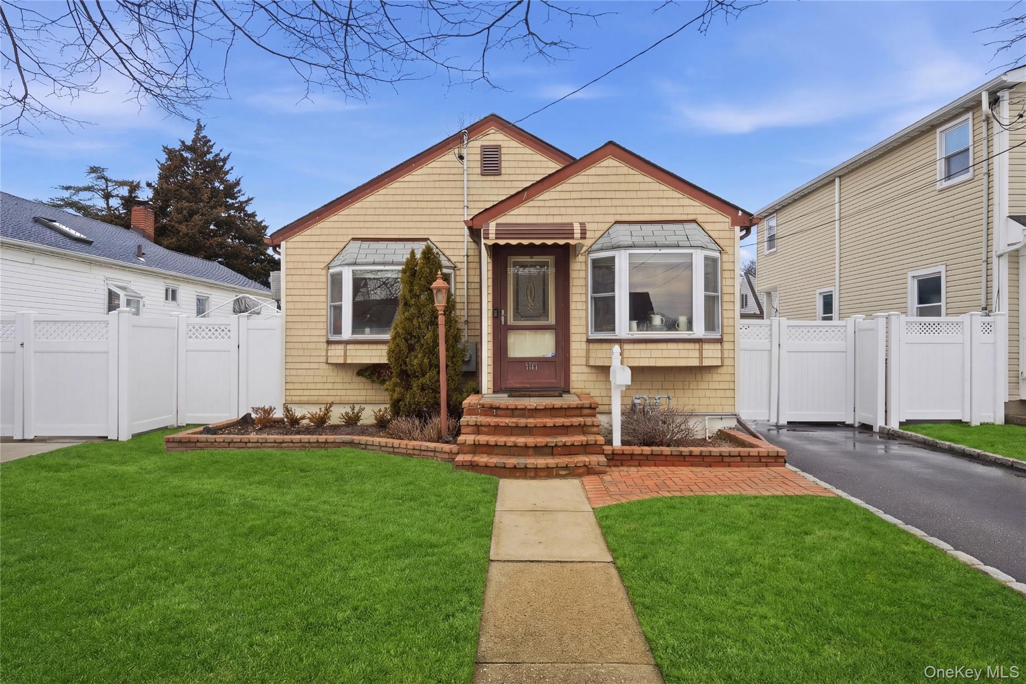 #1 photo, 3031 Lowell Avenue, 长岛 Wantagh , NY 11793