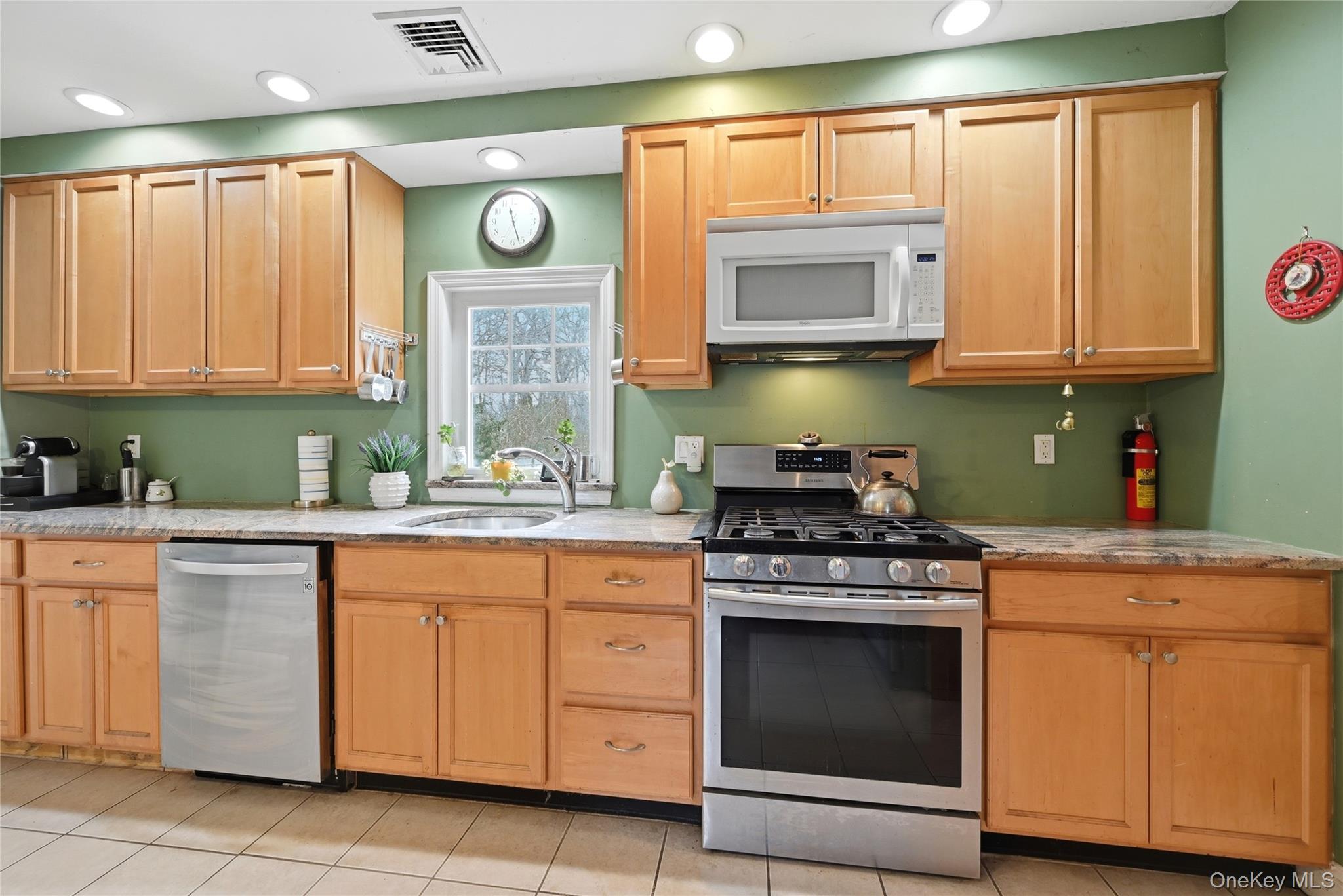 #10 photo, 21 King Street, Hampton Bays , NY 11946