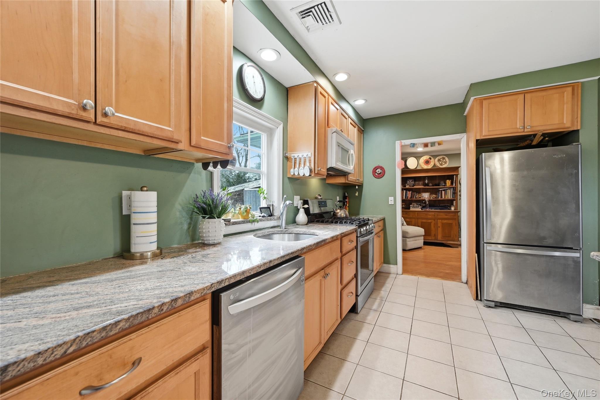 #12 photo, 21 King Street, Hampton Bays , NY 11946