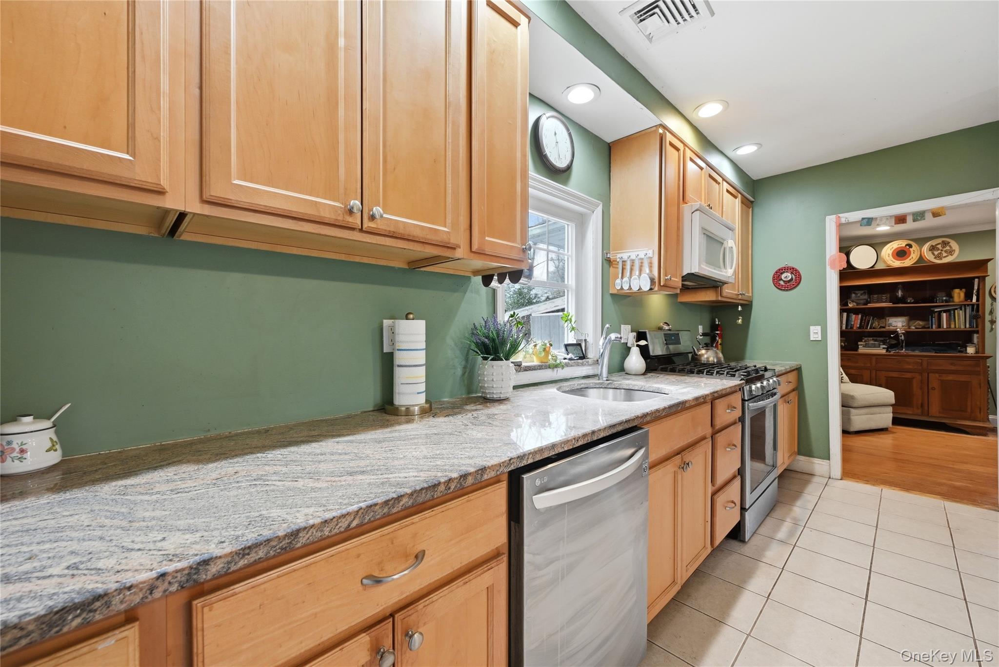 #13 photo, 21 King Street, Hampton Bays , NY 11946