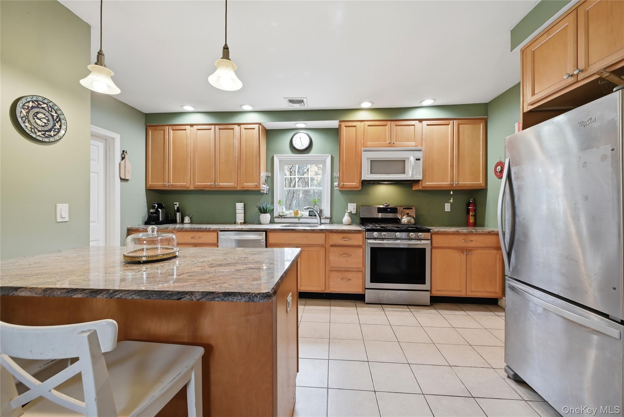 #9 photo, 21 King Street, Hampton Bays , NY 11946