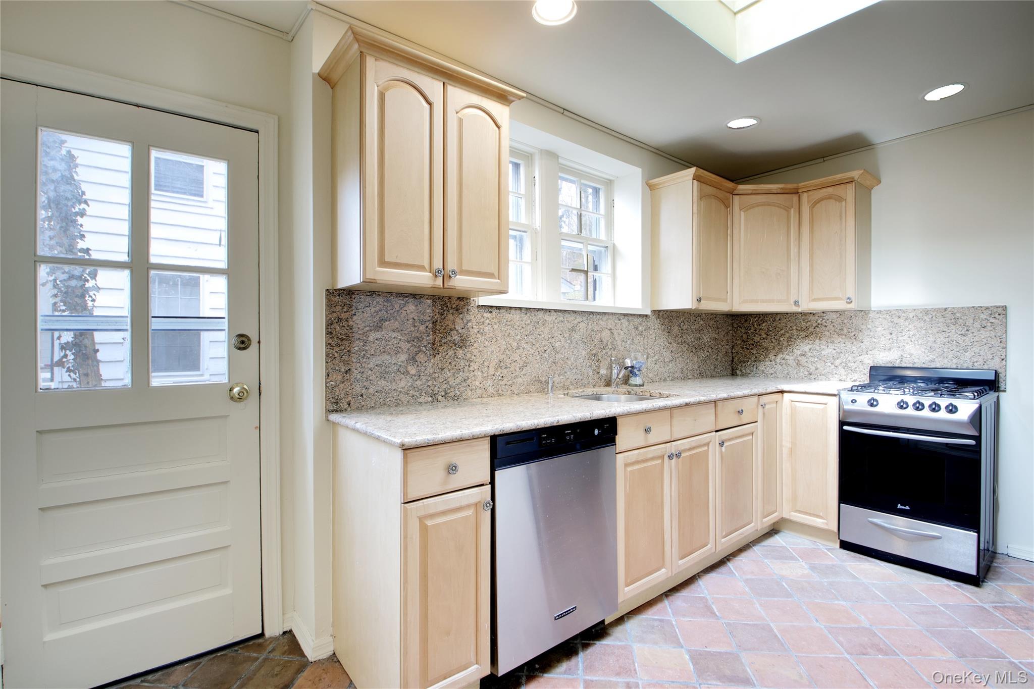 #10 photo, 1613 Northern Boulevard, Нассау ‖ Roslyn , NY 11576