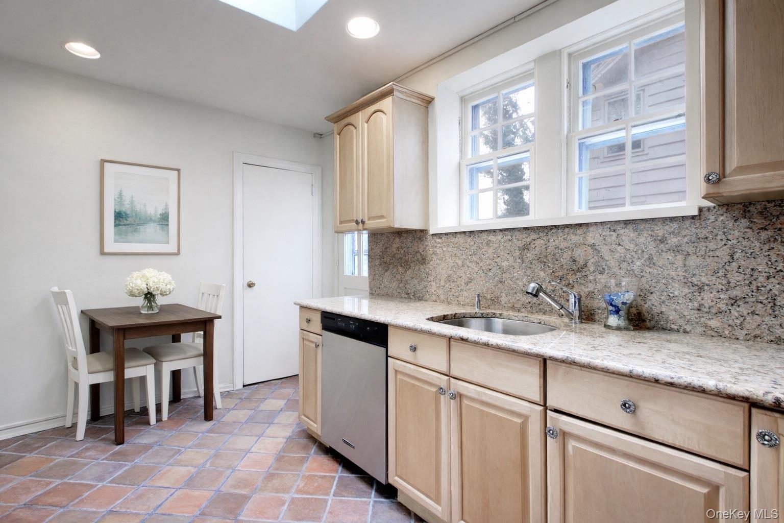 #8 photo, 1613 Northern Boulevard, Нассау ‖ Roslyn , NY 11576