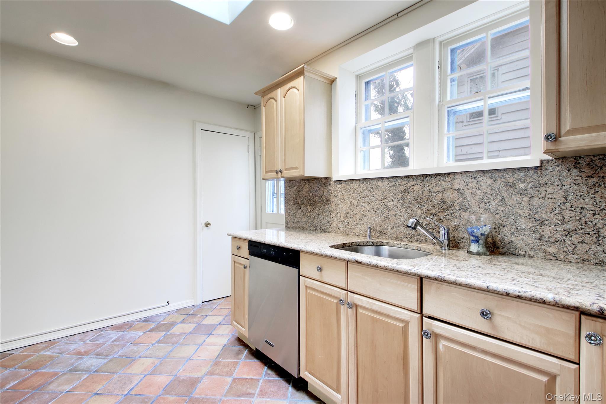 #9 photo, 1613 Northern Boulevard, Нассау ‖ Roslyn , NY 11576