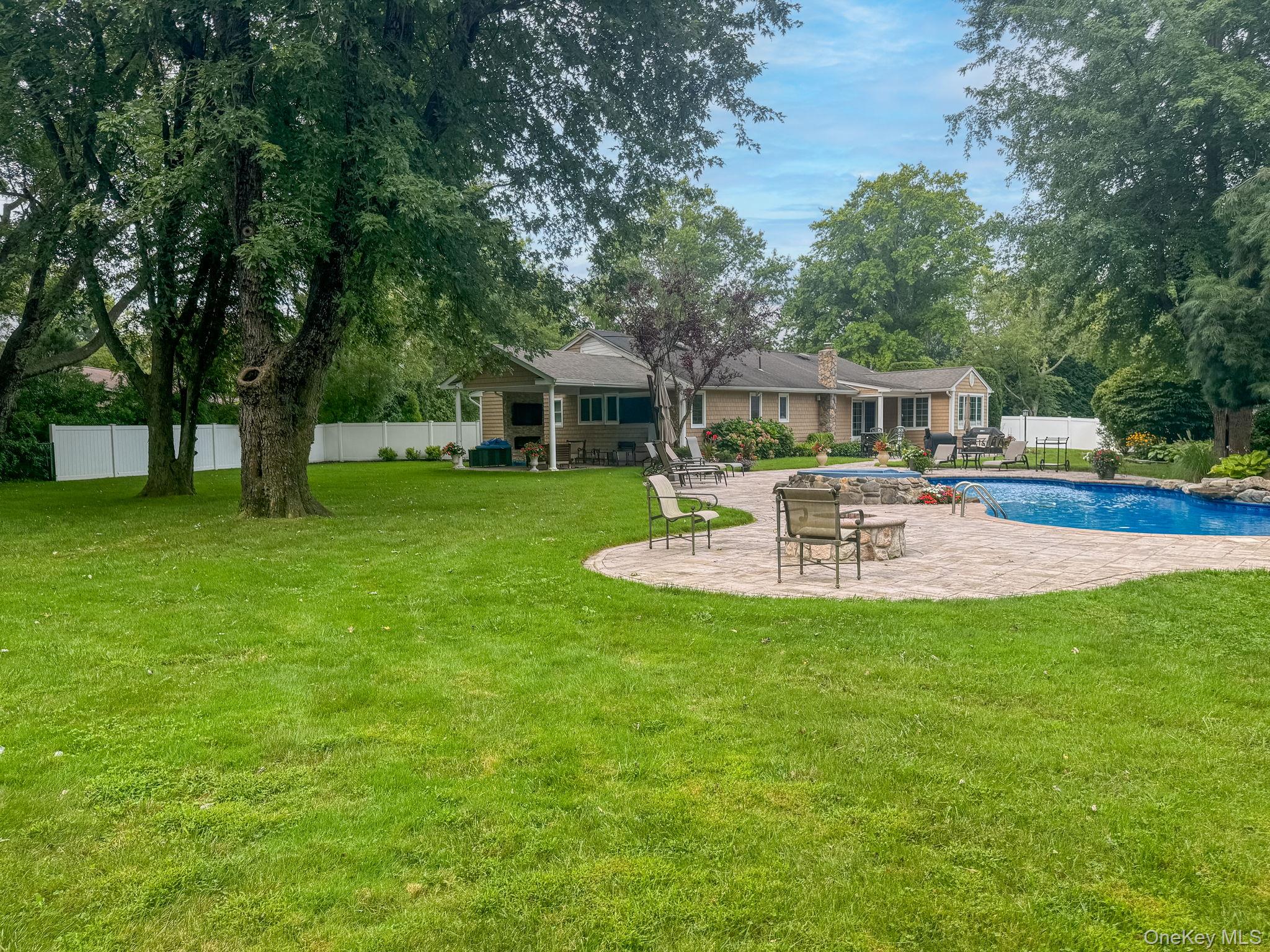 #3 photo, 23 Astro Place, Dix Hills , NY 11746